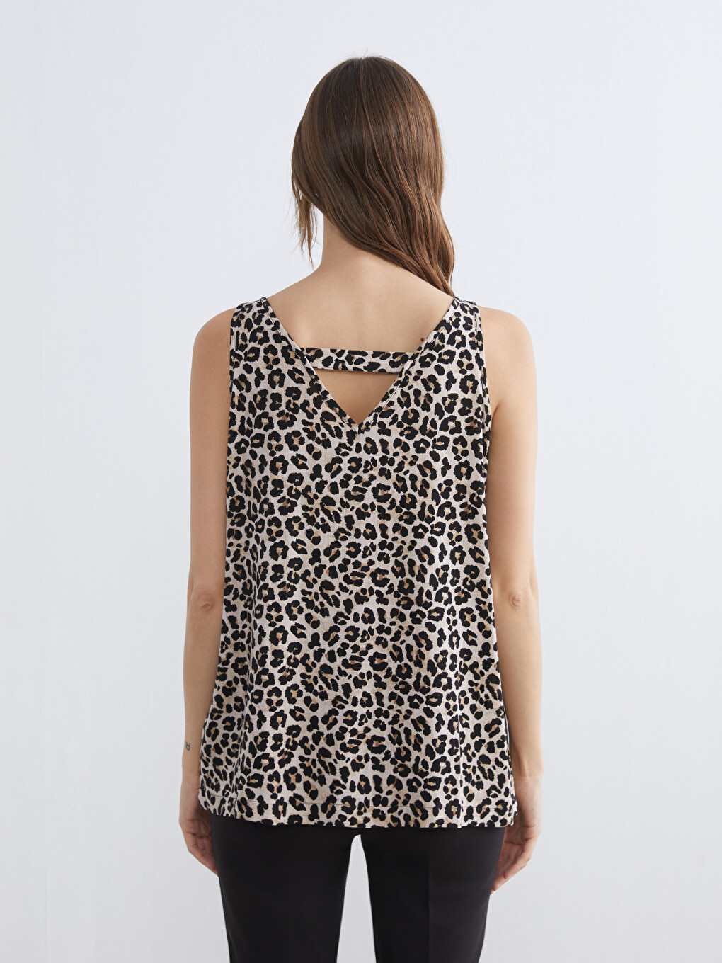 Blouse en mélange de lin imprimé léopard à encolure en V pour femme-9