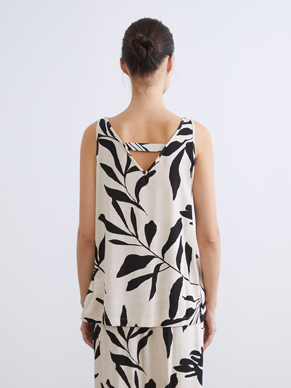 Blouse en mélange de lin à motifs avec encolure en V pour femme-6