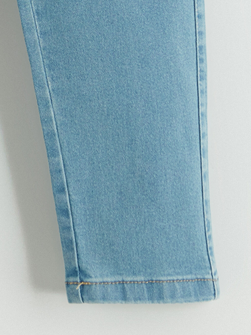 Boys' Regular Fit Cargo Jeans-1