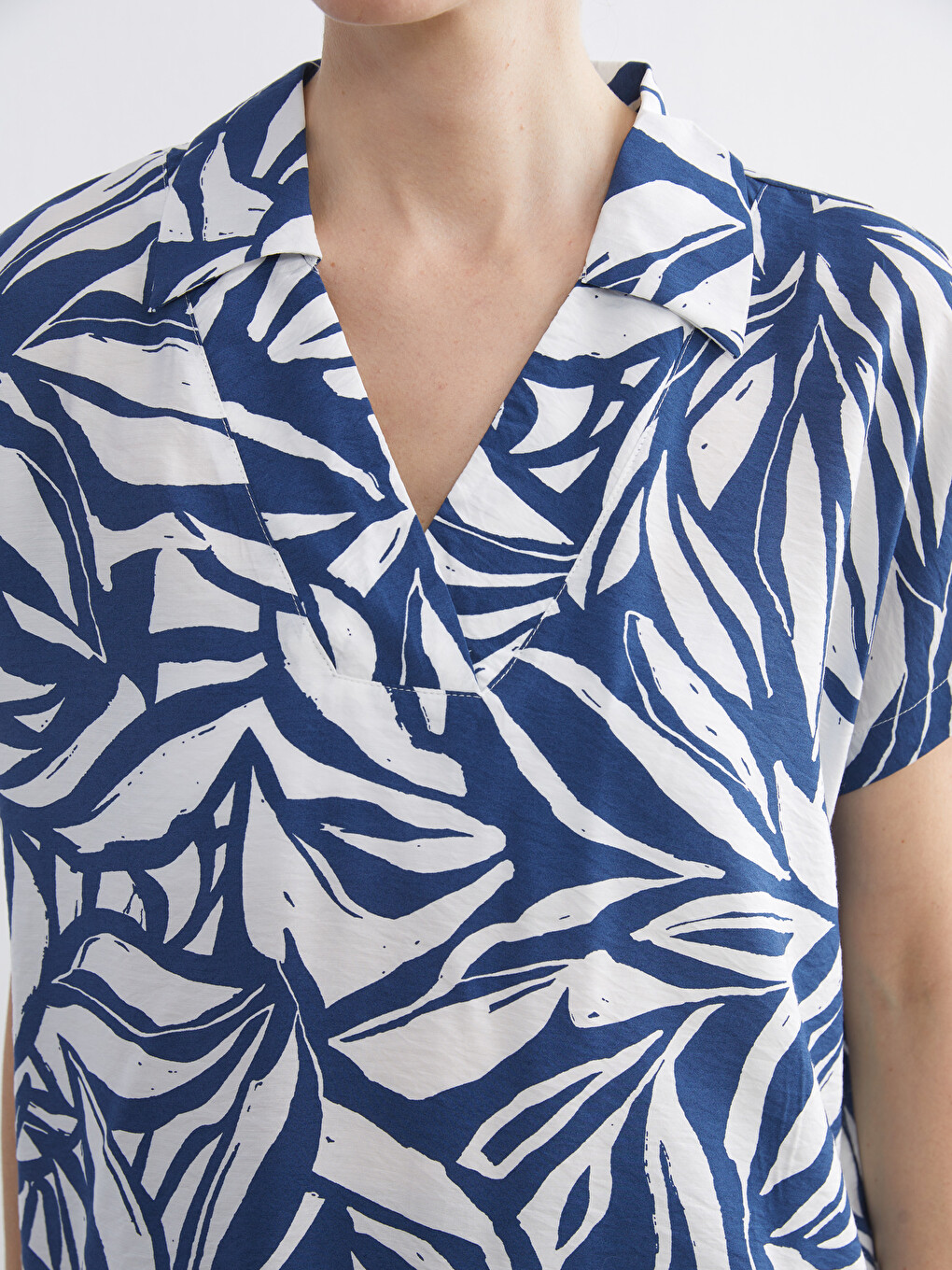 Collared Neck Patterned Oversize Blouse-2