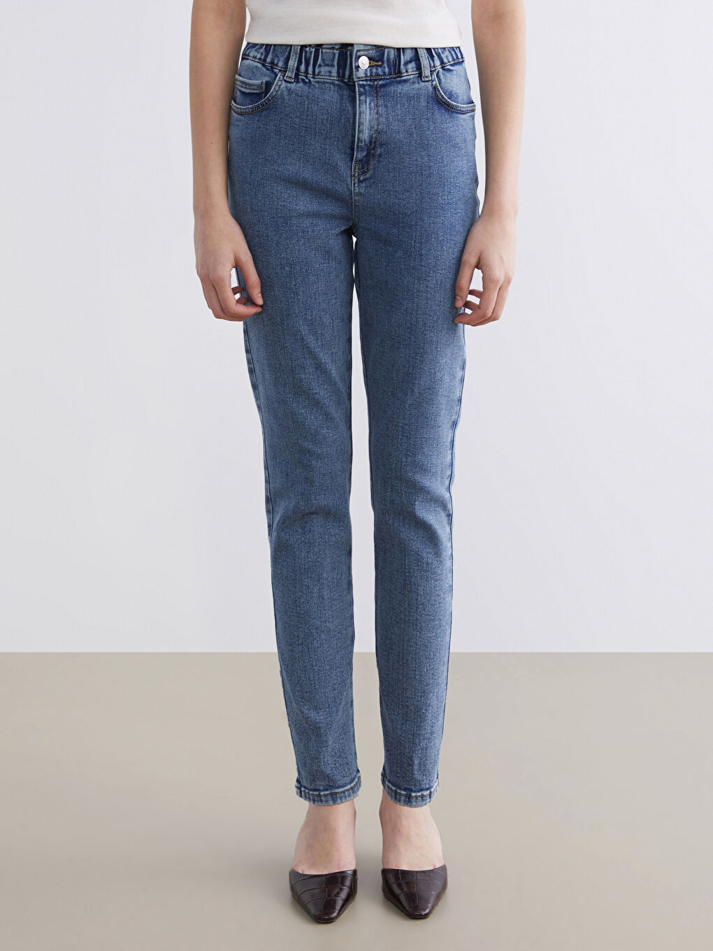 Жінка СИНІЙ Джинси-1