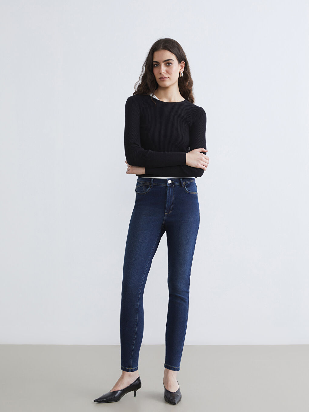 Γυναικείο τζιν σε στενή γραμμή