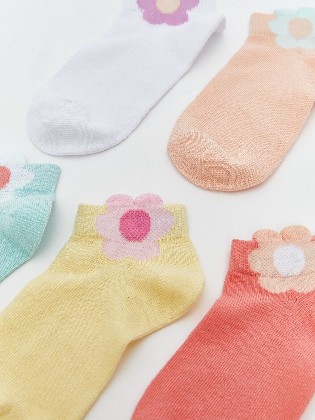 გოგონა კრემისფერი წინდები-1