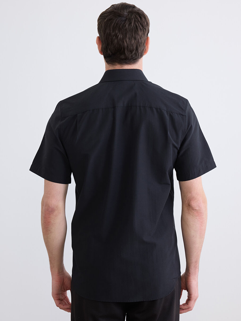 Siyah Kısa Kollu Tek Cepli Regular Fit Erkek Gömlek-3