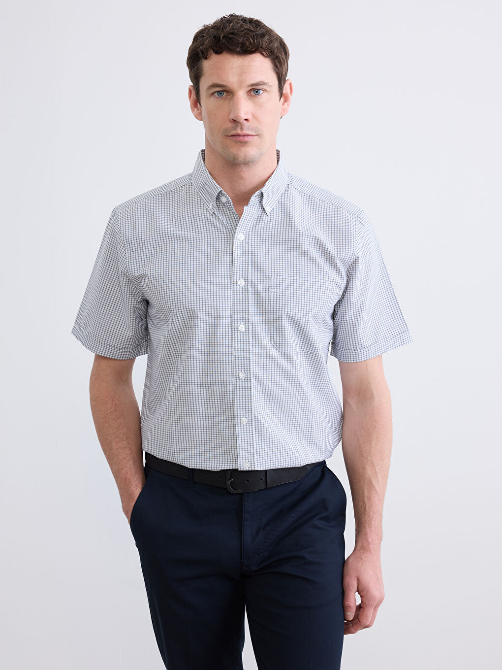 Мъж Сиво Риза