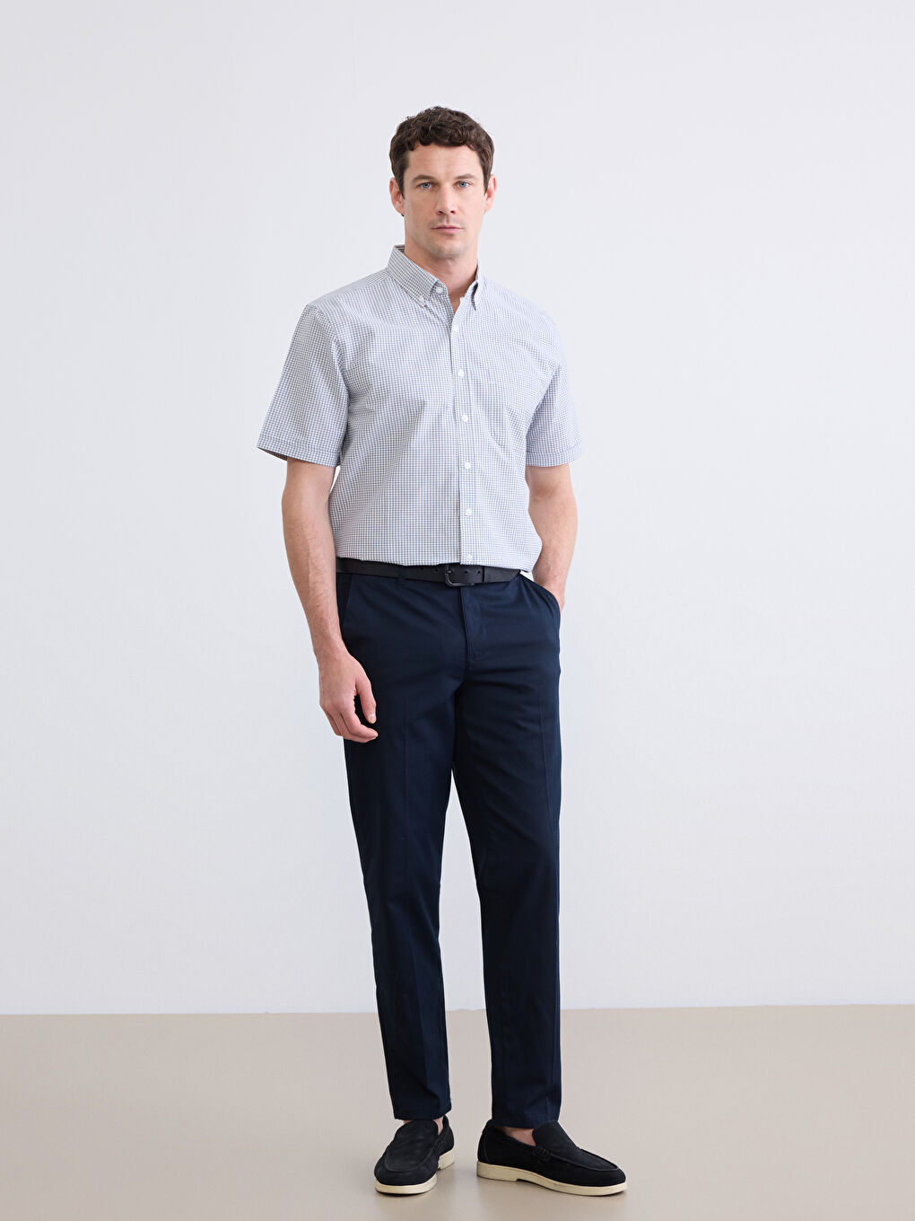 Мъж Сиво Риза-1