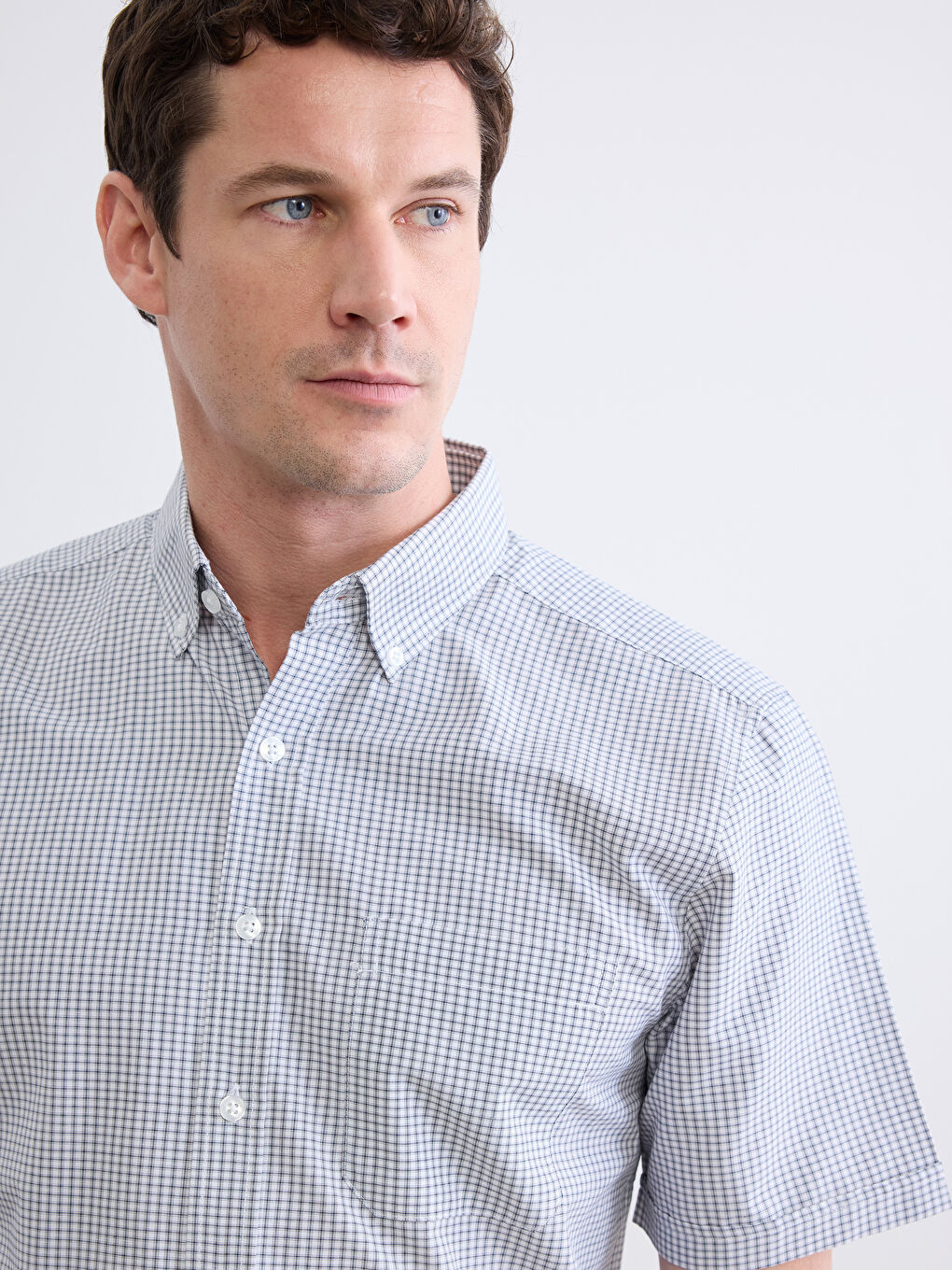 Мъж Сиво Риза-2