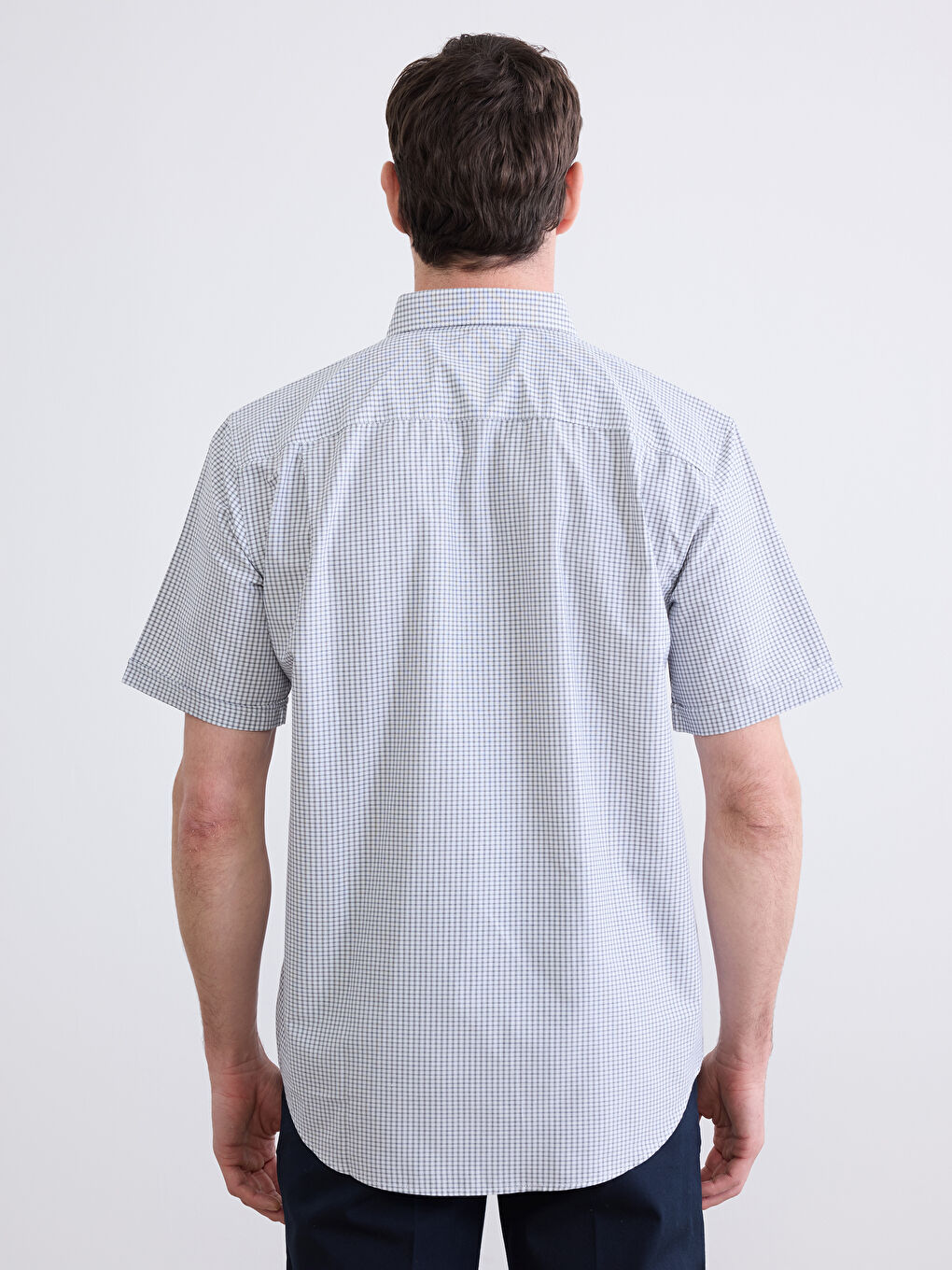 Мъж Сиво Риза-3