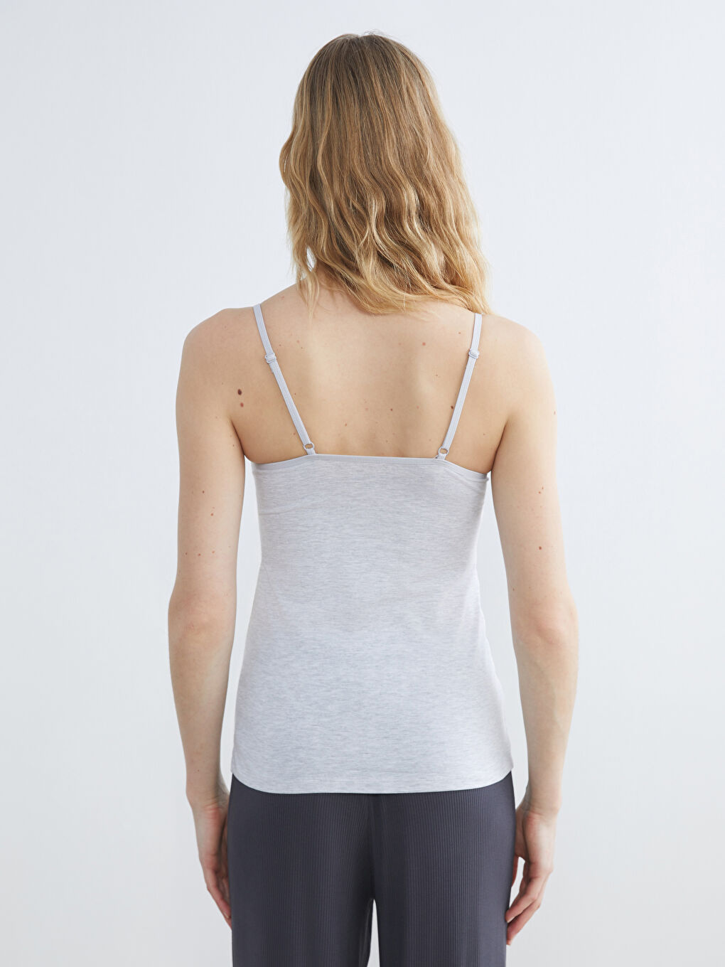 Gri U Yaka Askılı Kadın Kaplı Atlet-3