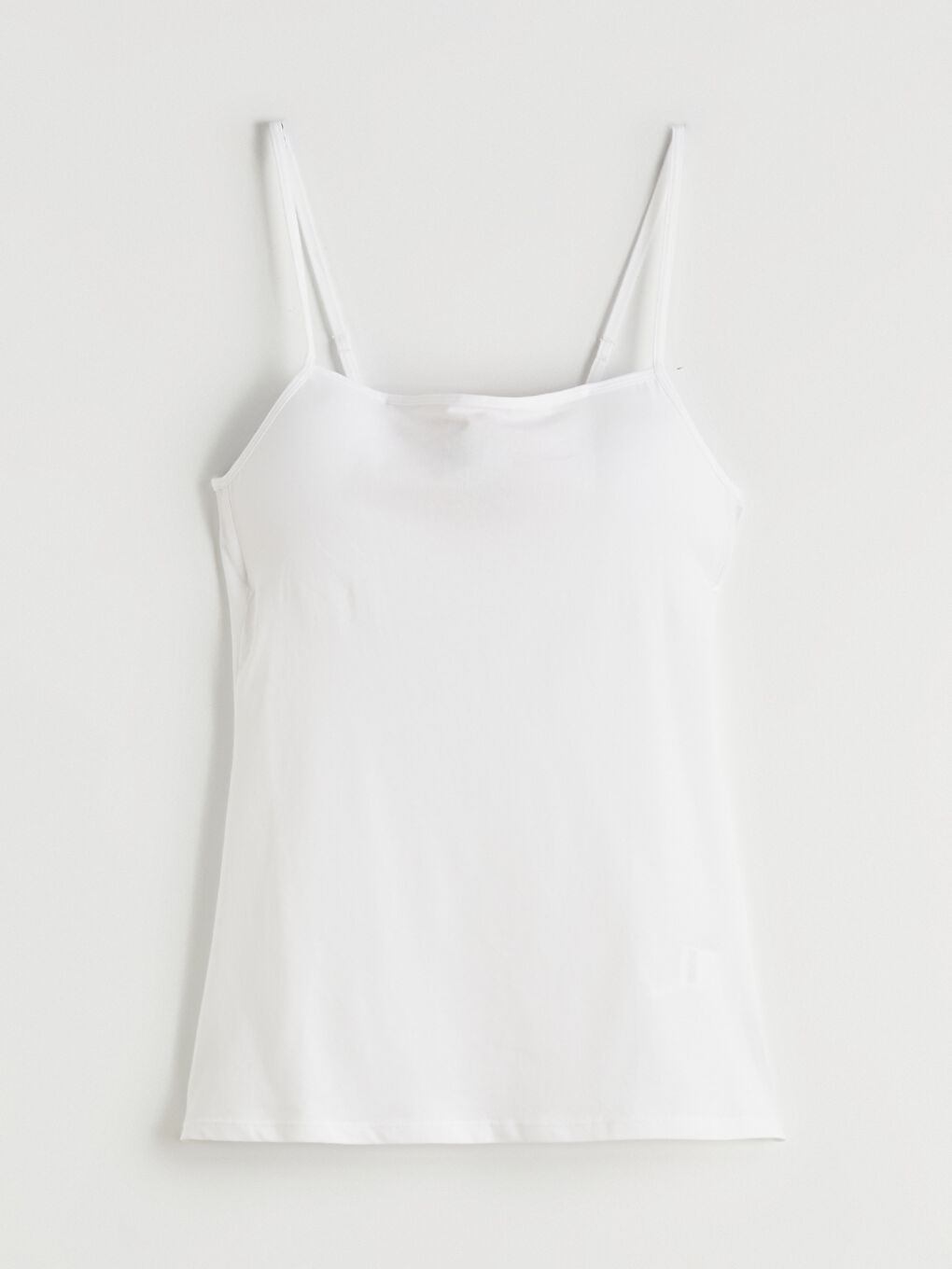 Beyaz U Yaka Askılı Kadın Kaplı Atlet-4