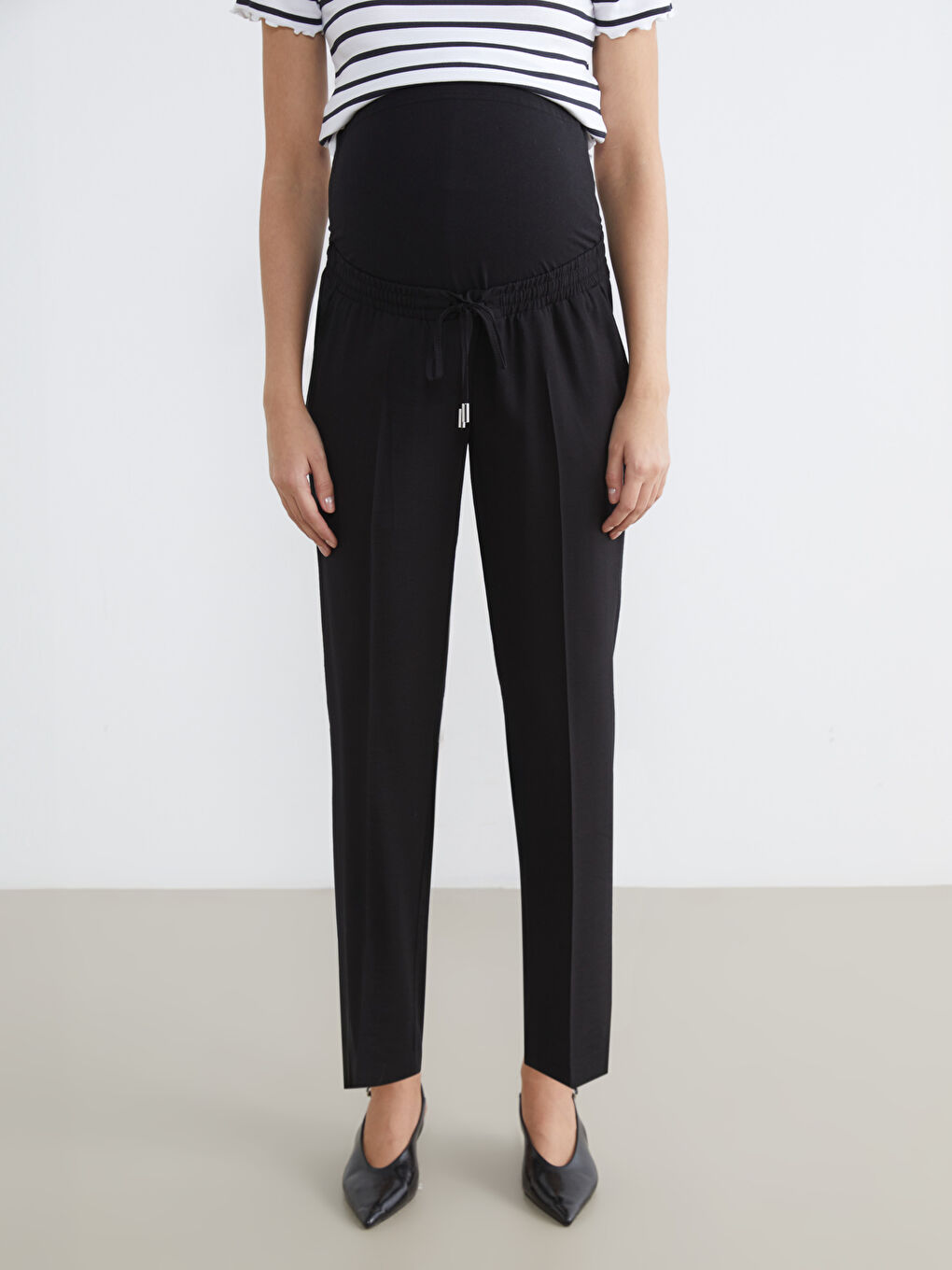 Женские брюки морковного кроя с эластичным поясом-1