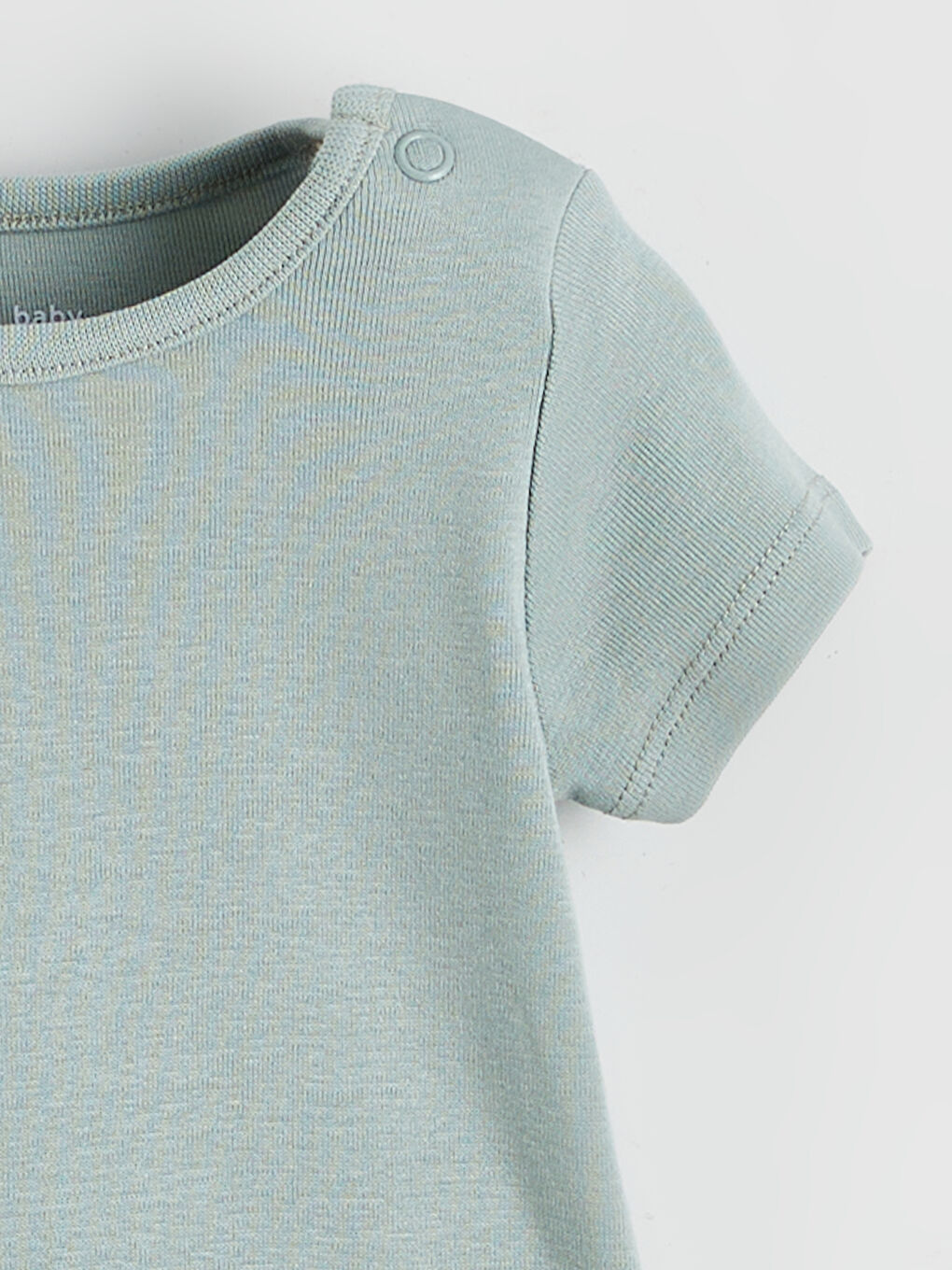 طقم بودي سوت قطعتين بنقشة مع كباسات إغلاق للأولاد الصغيرين.-5