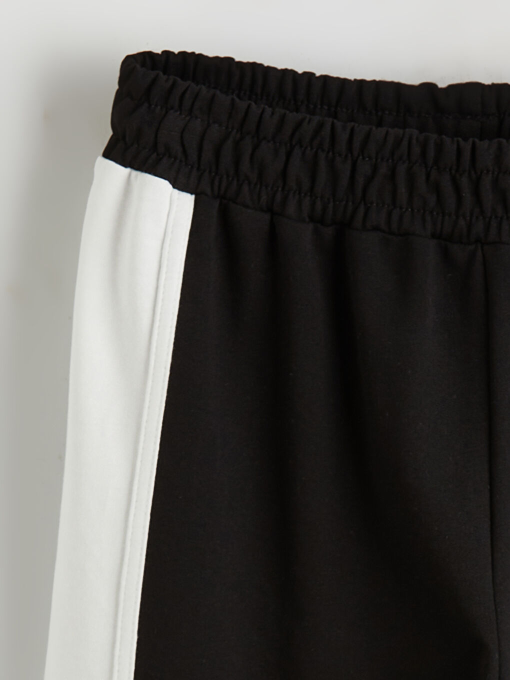 Siyah Geniş Paça Yıldız Baskılı Kız Çocuk Eşofman Altı-1