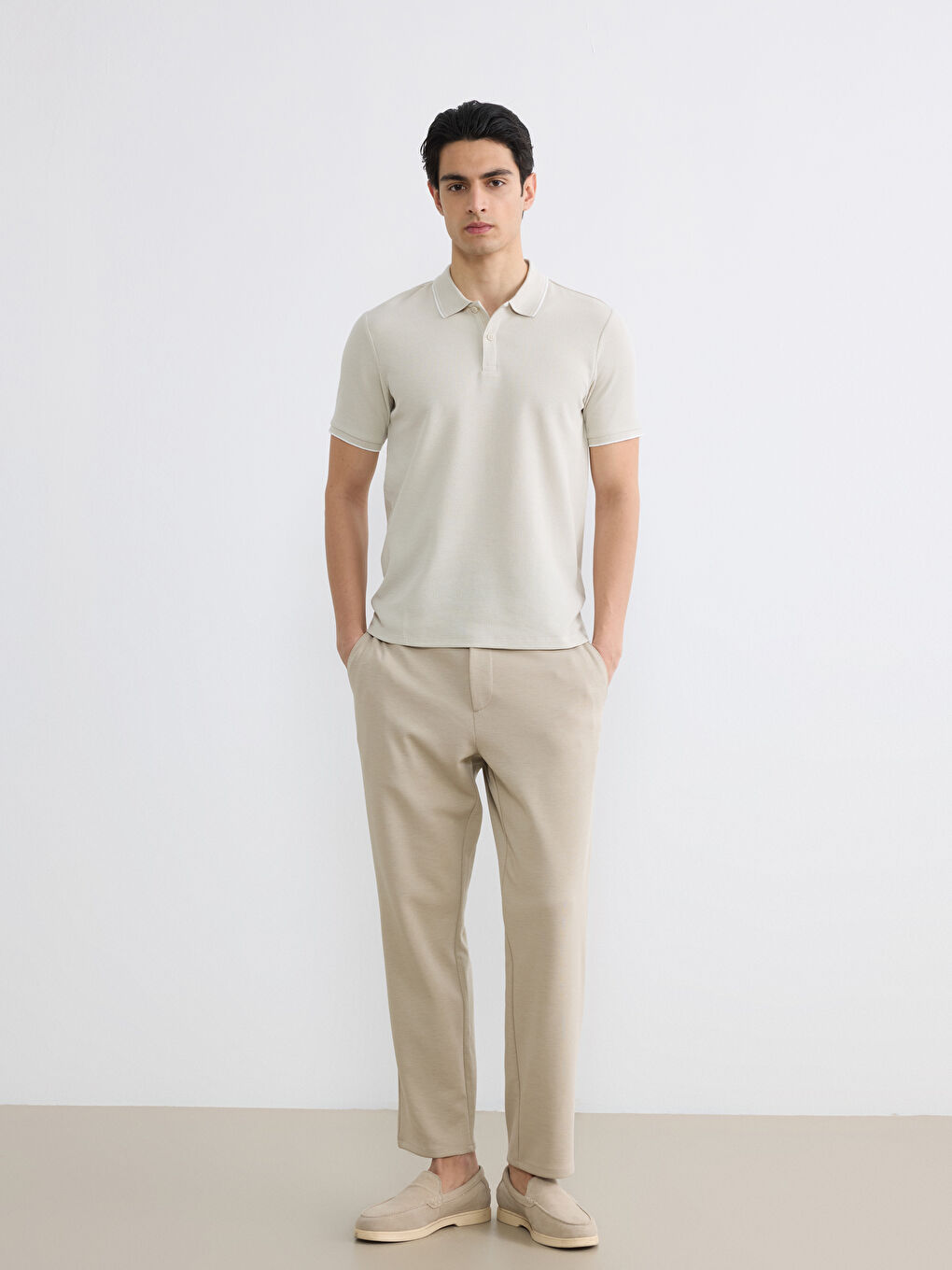 მამაკაცები რუხი მაისურები და ზედები-1