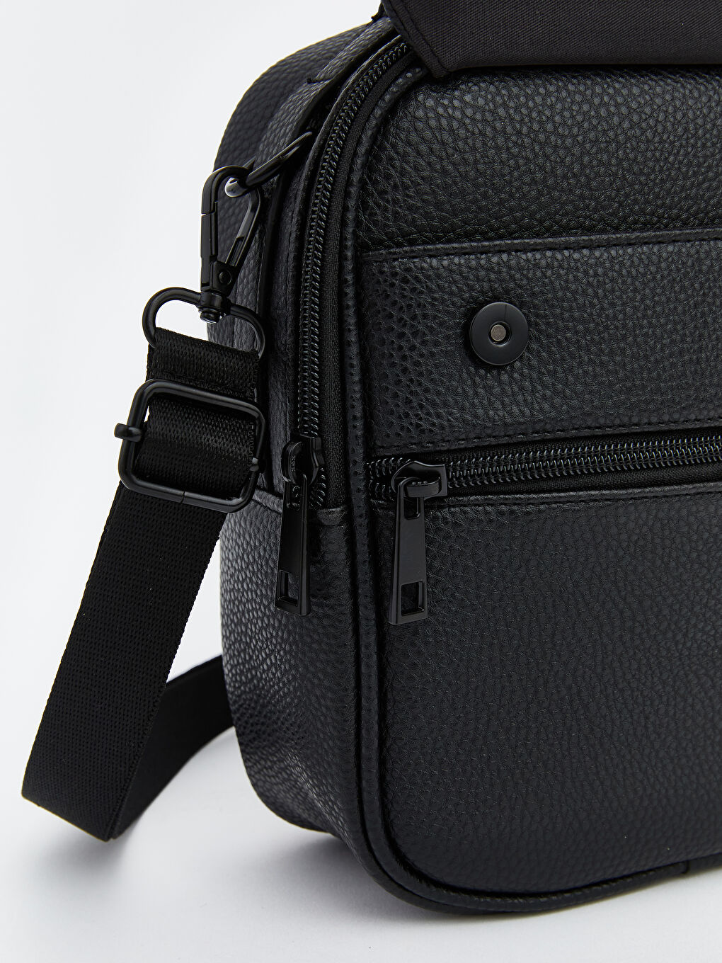 Siyah Deri Görünümlü Erkek Omuz Çantası-2