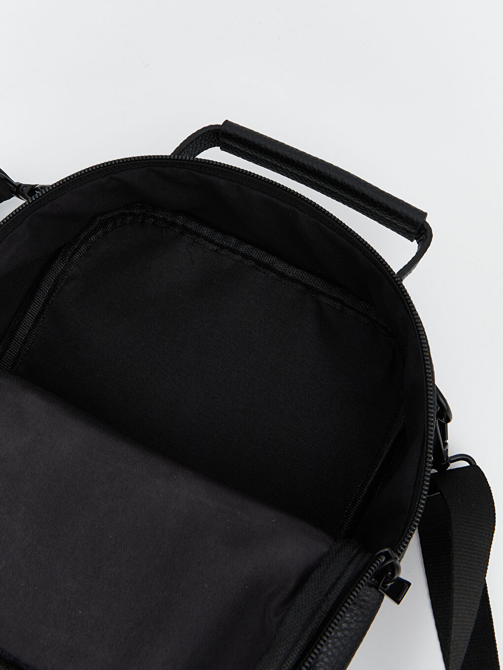 Siyah Deri Görünümlü Erkek Omuz Çantası-3