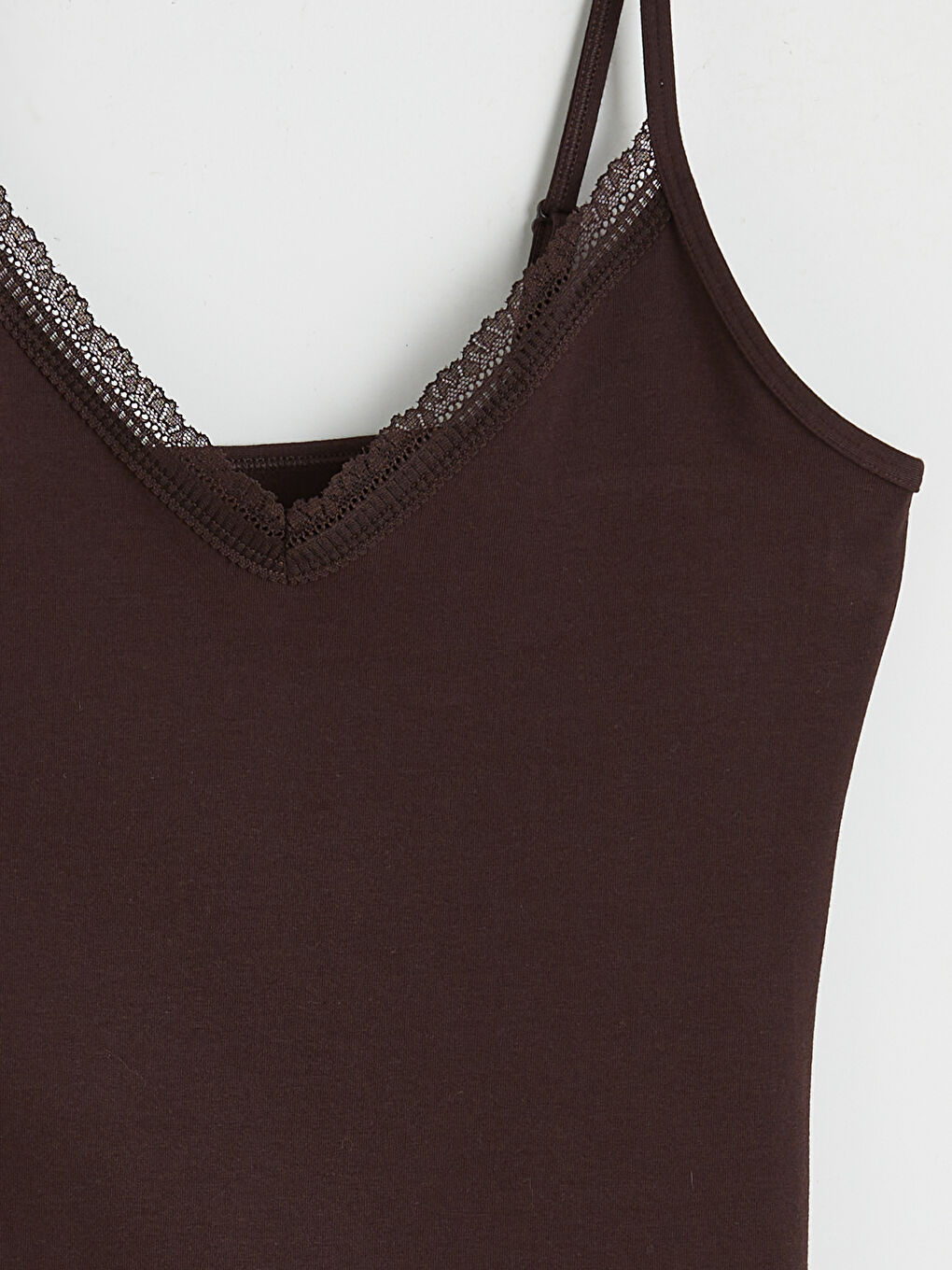 Kahverengi V Yaka Dantel Detaylı Askılı Kadın Atlet-2