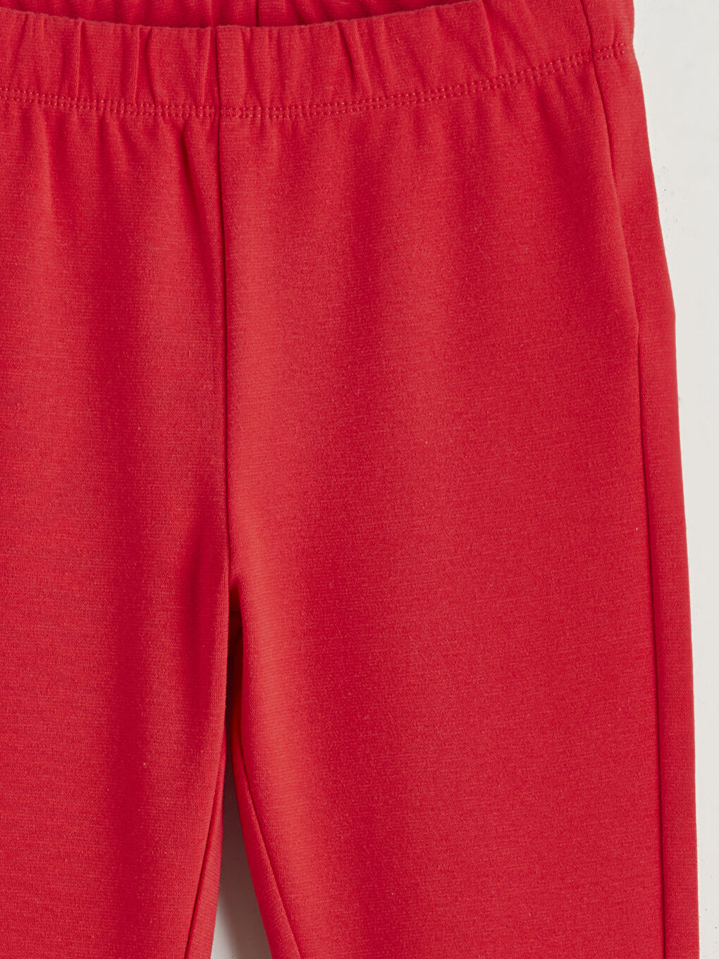 გოგონა წითელი ელასტიკი-2