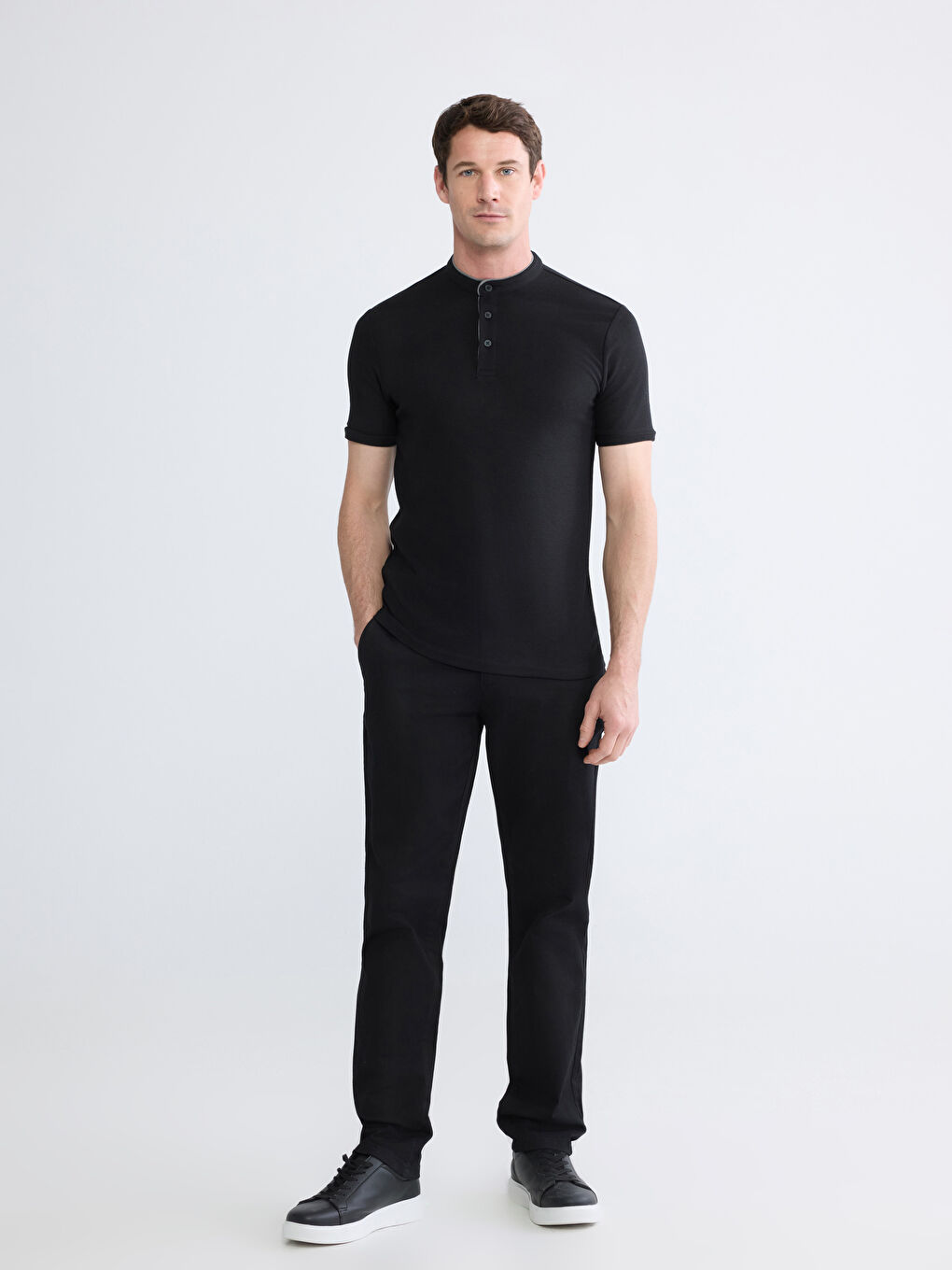 Футболка с воротником-стойкой для него-1