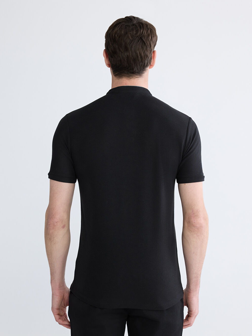 Футболка с воротником-стойкой для него-3