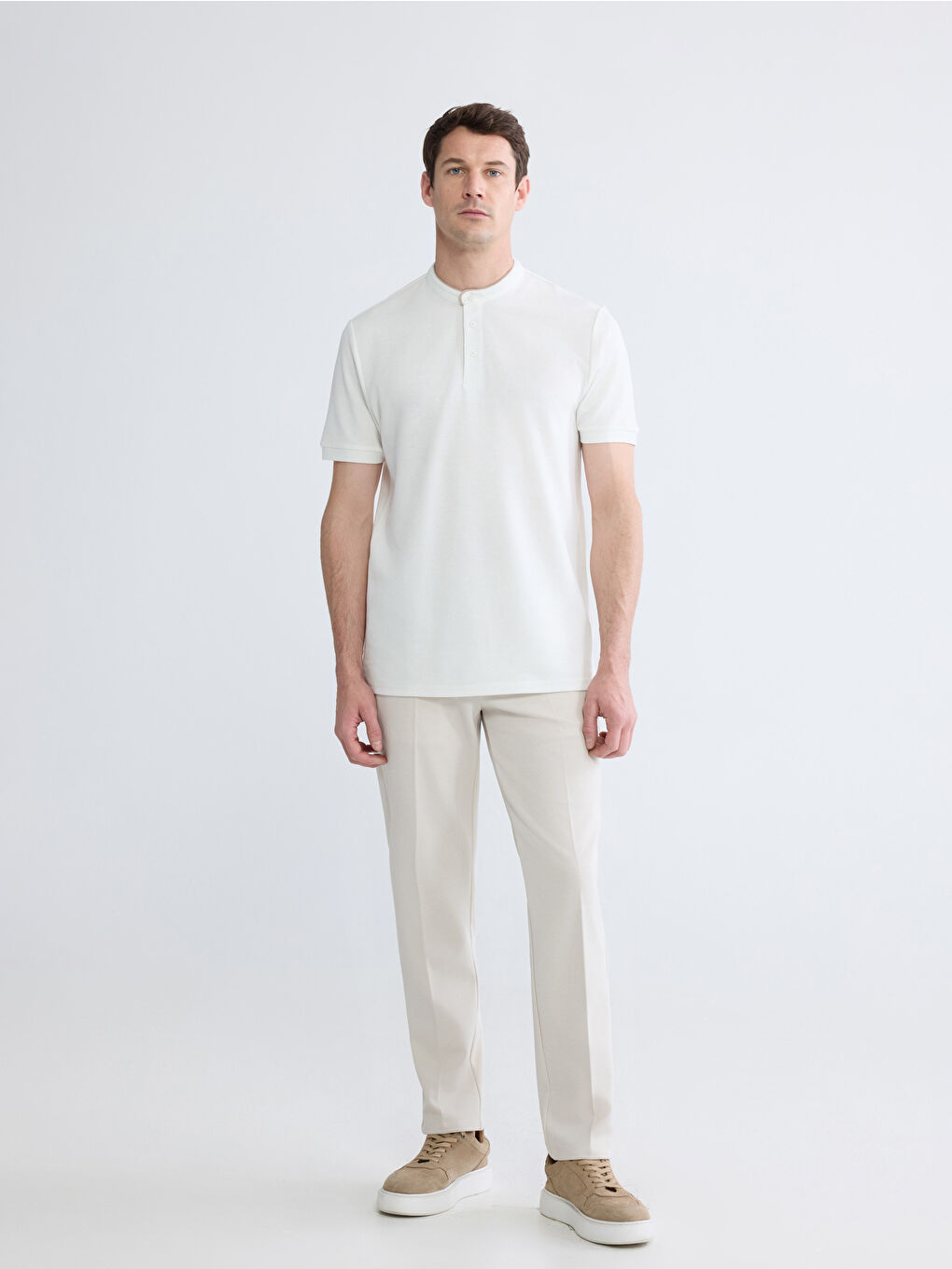 Футболка с воротником-стойкой для него-1