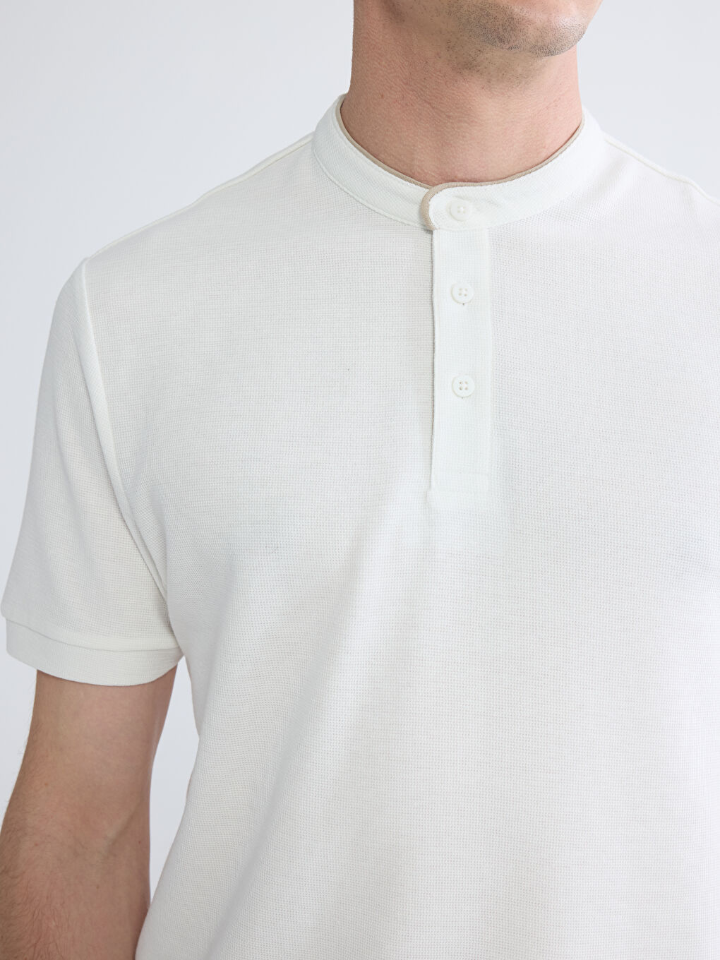 Футболка с воротником-стойкой для него-2