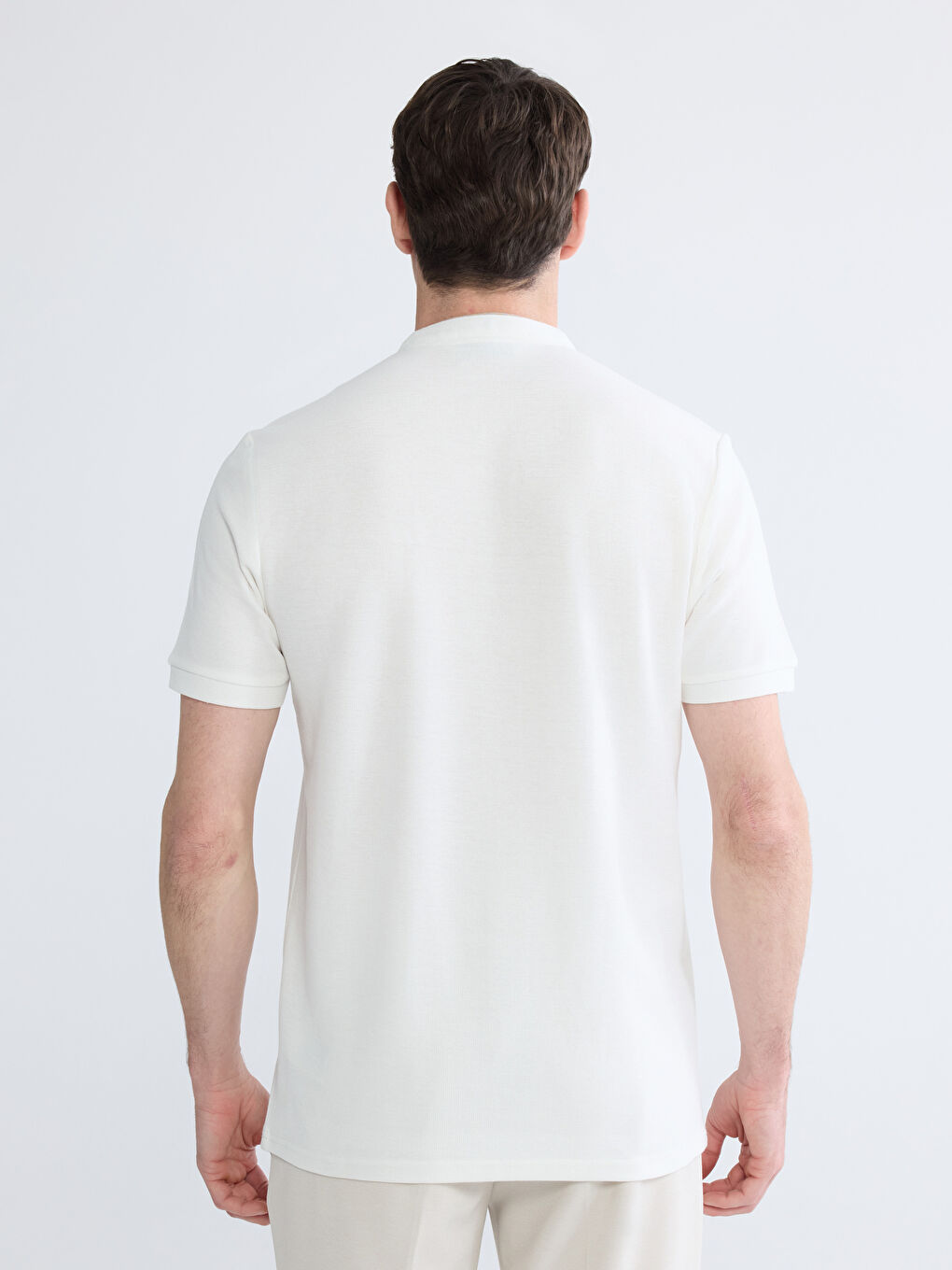 Футболка с воротником-стойкой для него-3