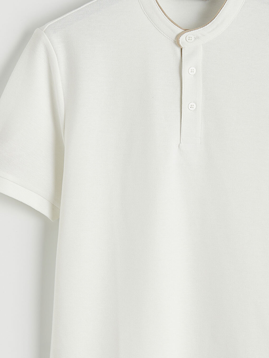 Футболка с воротником-стойкой для него-5