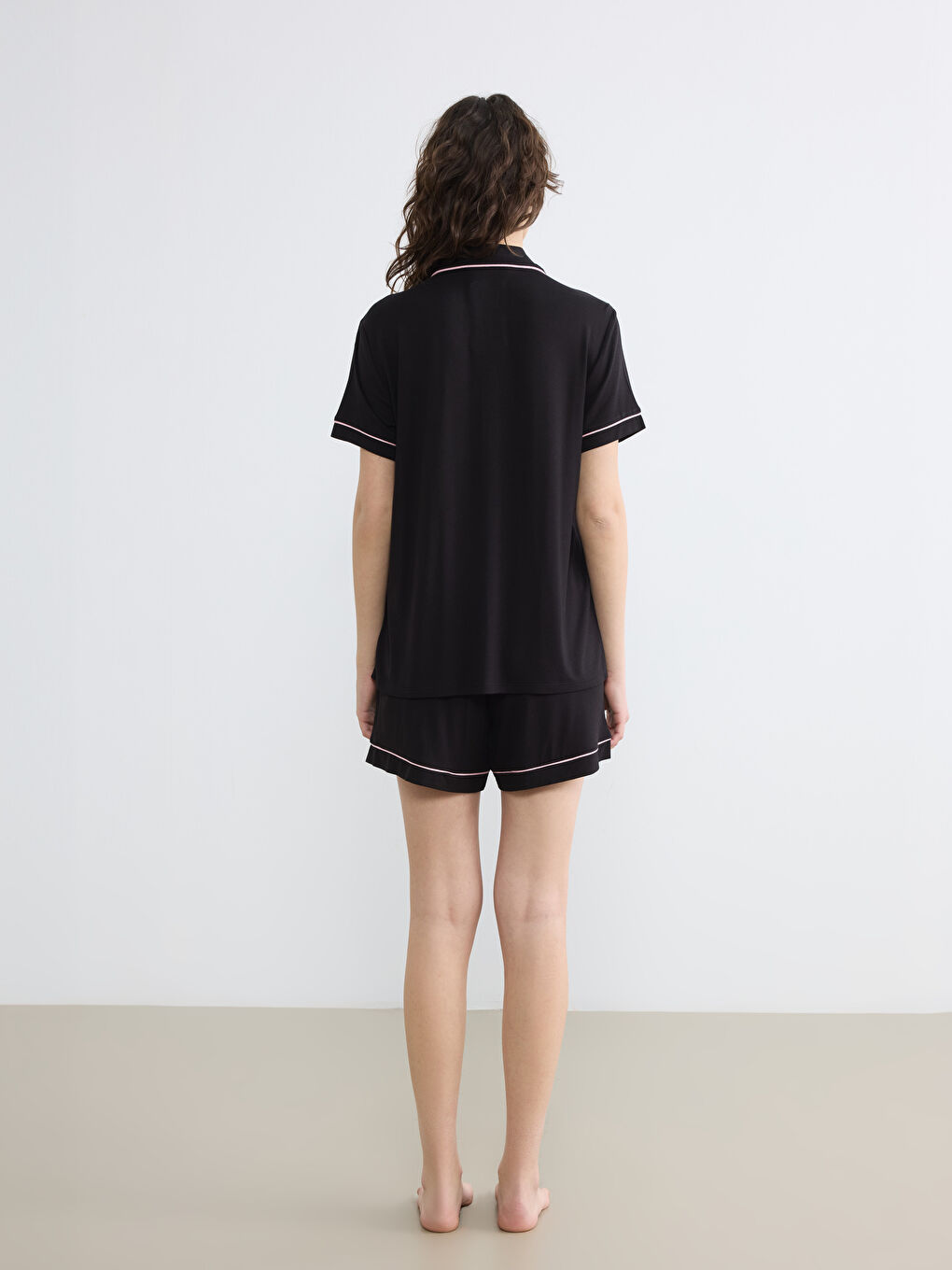 Siyah Gömlek Yaka Kadın Şortlu Pijama Takımı-3