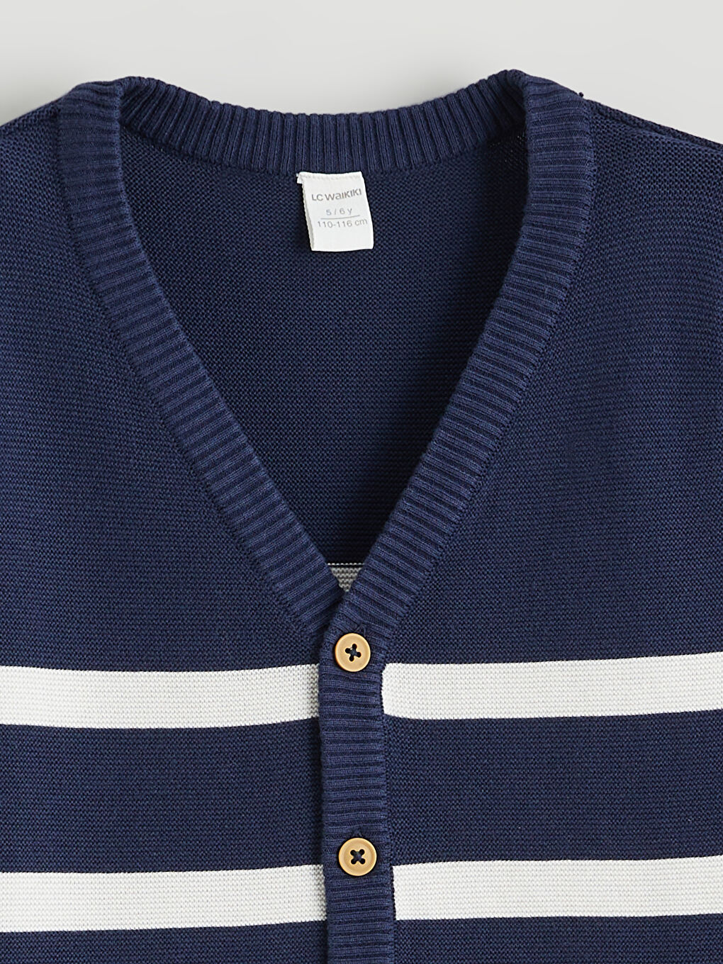 Кардиган из трикотажа с V-образным вырезом и полосками для мальчиков-1