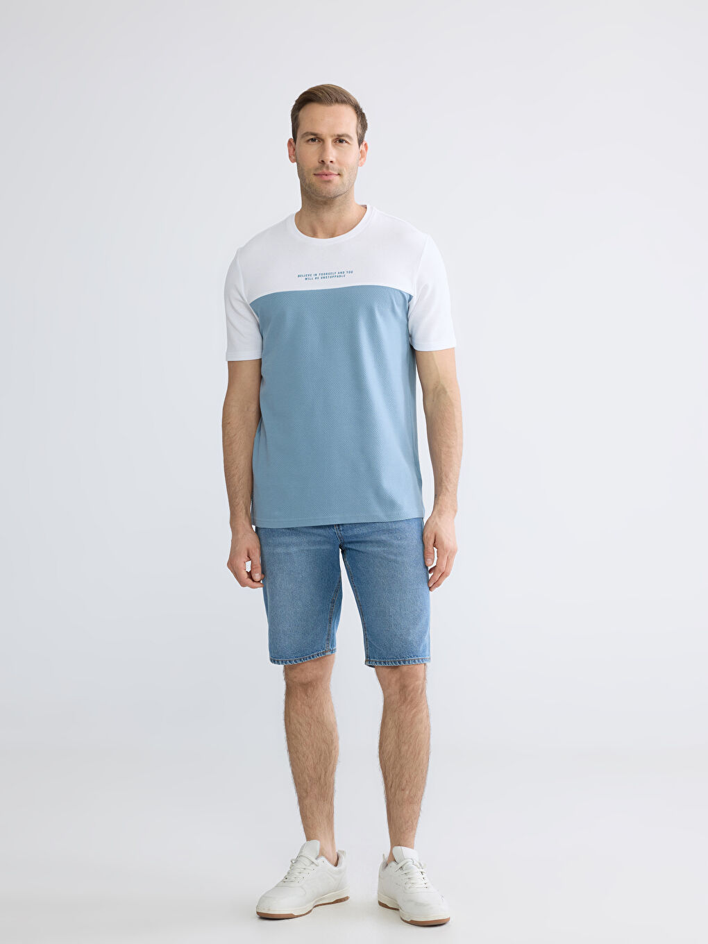 Ерлерге арналған дөңгелек жағалы қысқа жең түрлі-түсті футболка-5