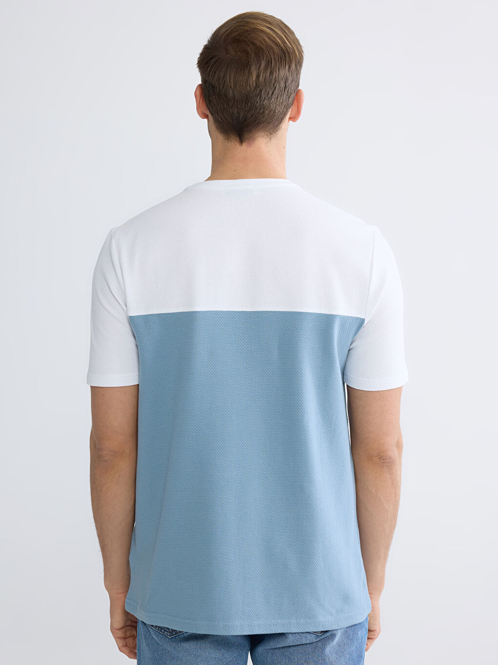 Ерлерге арналған дөңгелек жағалы қысқа жең түрлі-түсті футболка-7