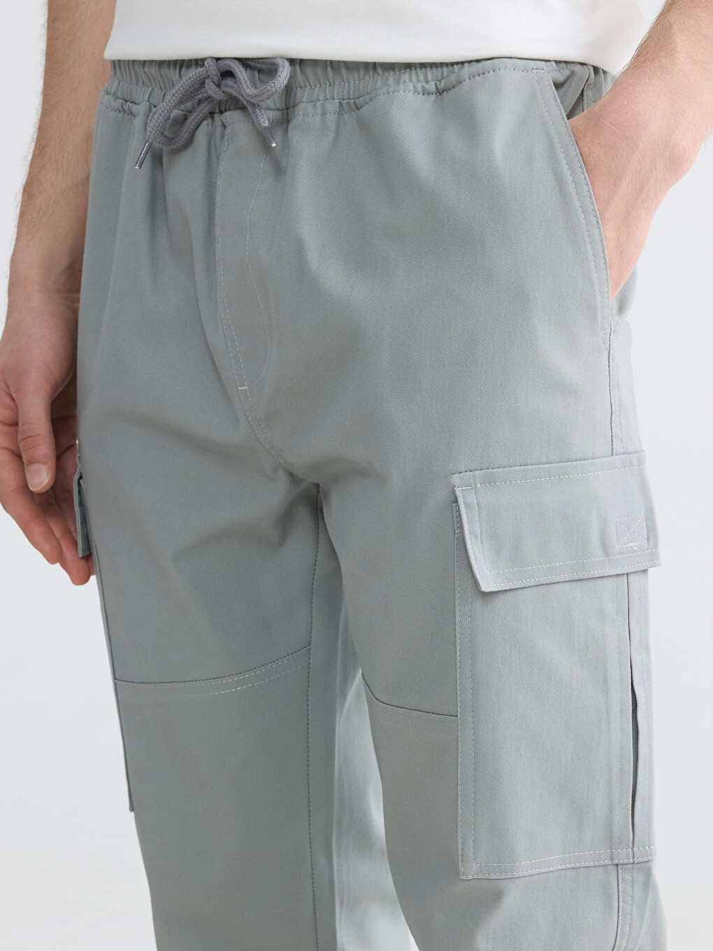Regular Fit Gabardine Men's Cargo Trousers-2