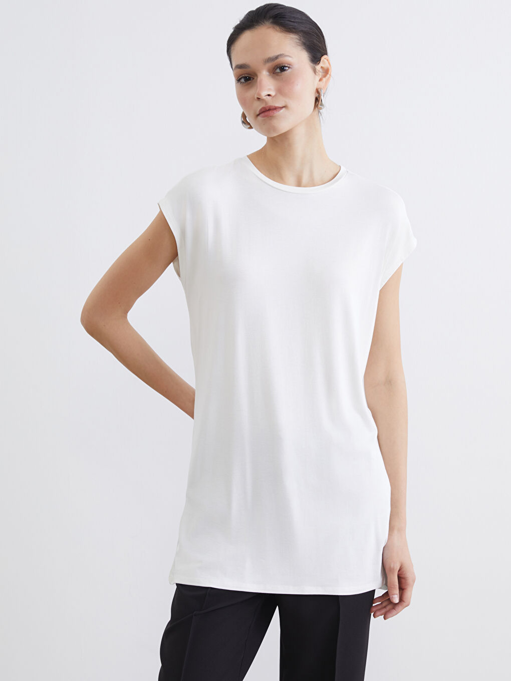 تيشيرت نسائي برقبة دائرية