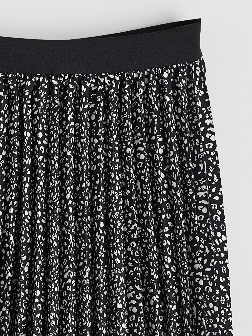 Elastic Waist Pleated Crepe Skirt-5