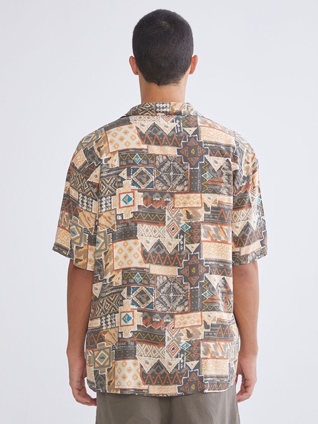 Men's Regular Fit Resort Collar Shirt-3