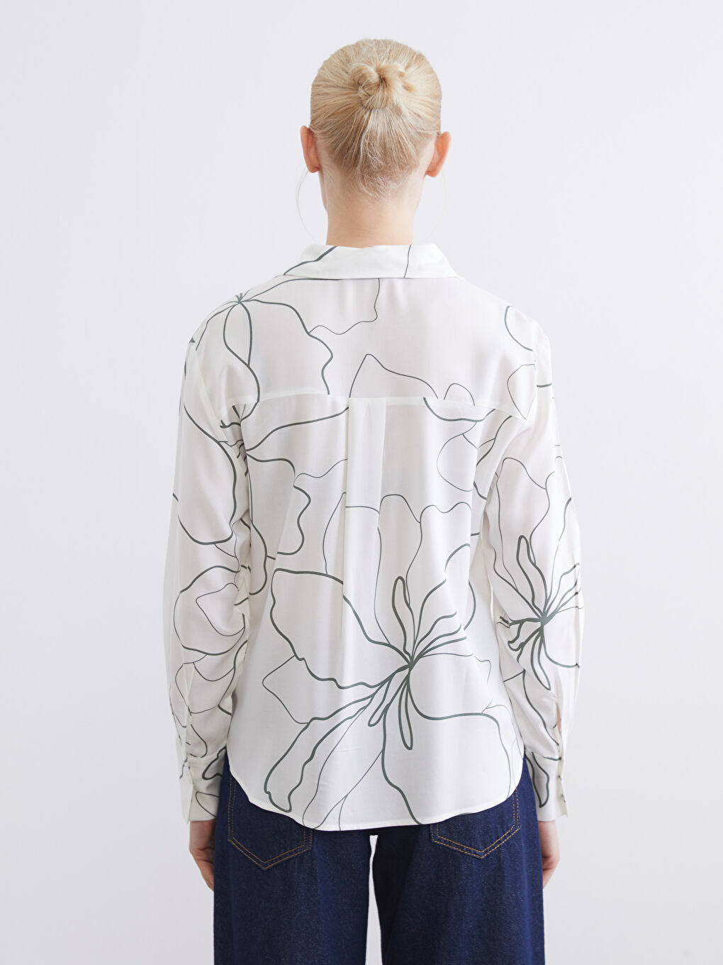 قميص نسائي واسع بنقشة ورد.-3