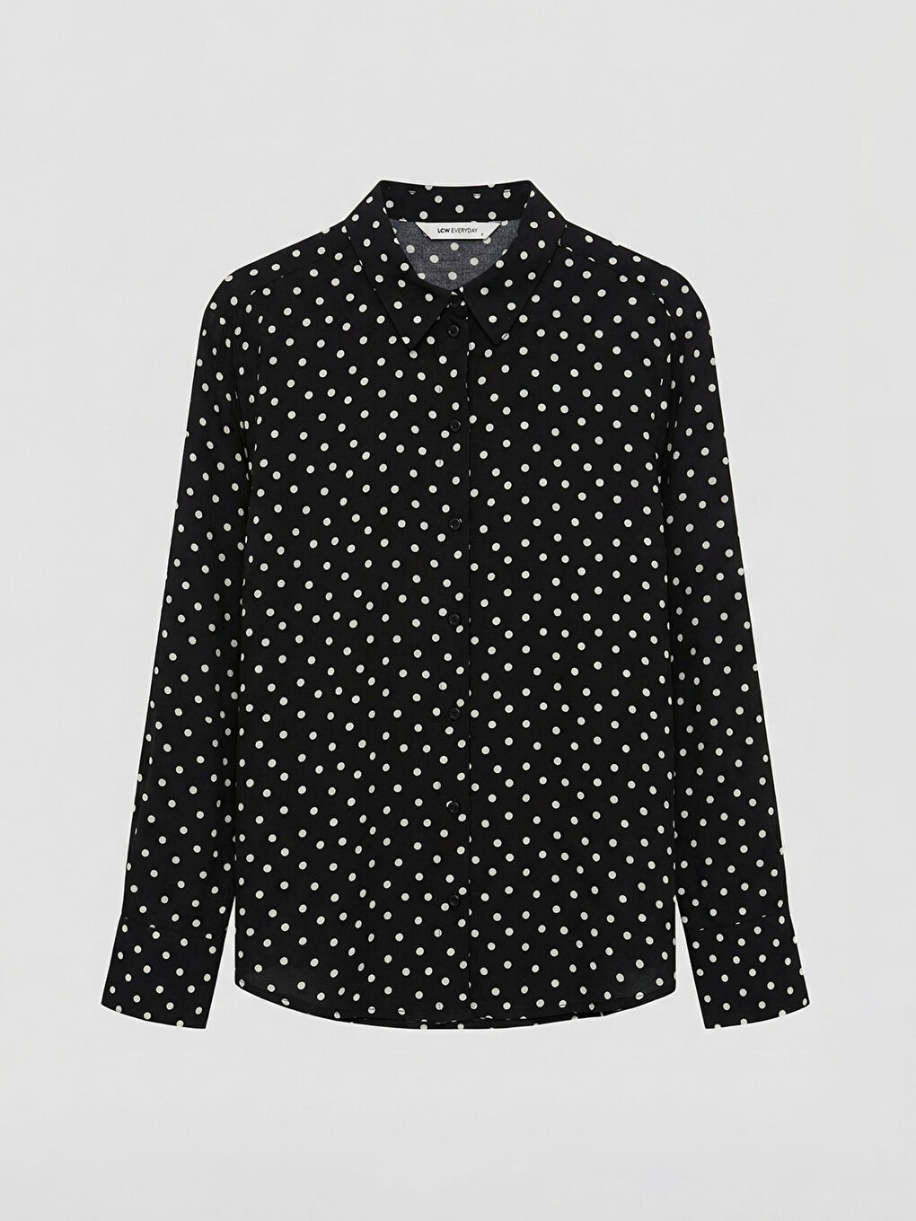 ქალი შავი პერანგი