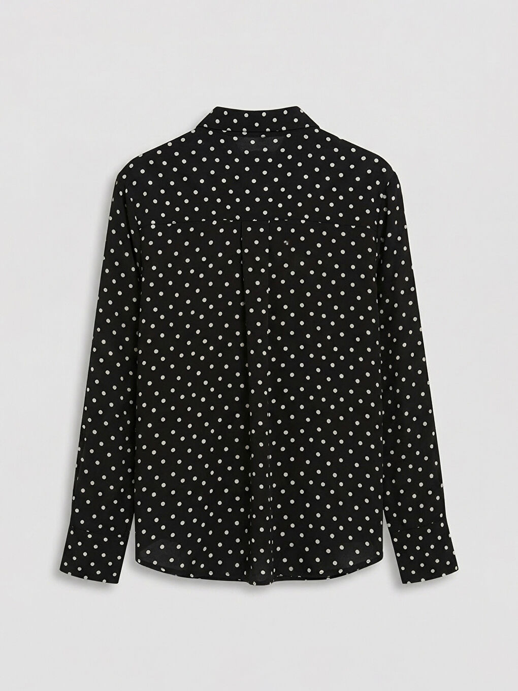 ქალი შავი პერანგი-1