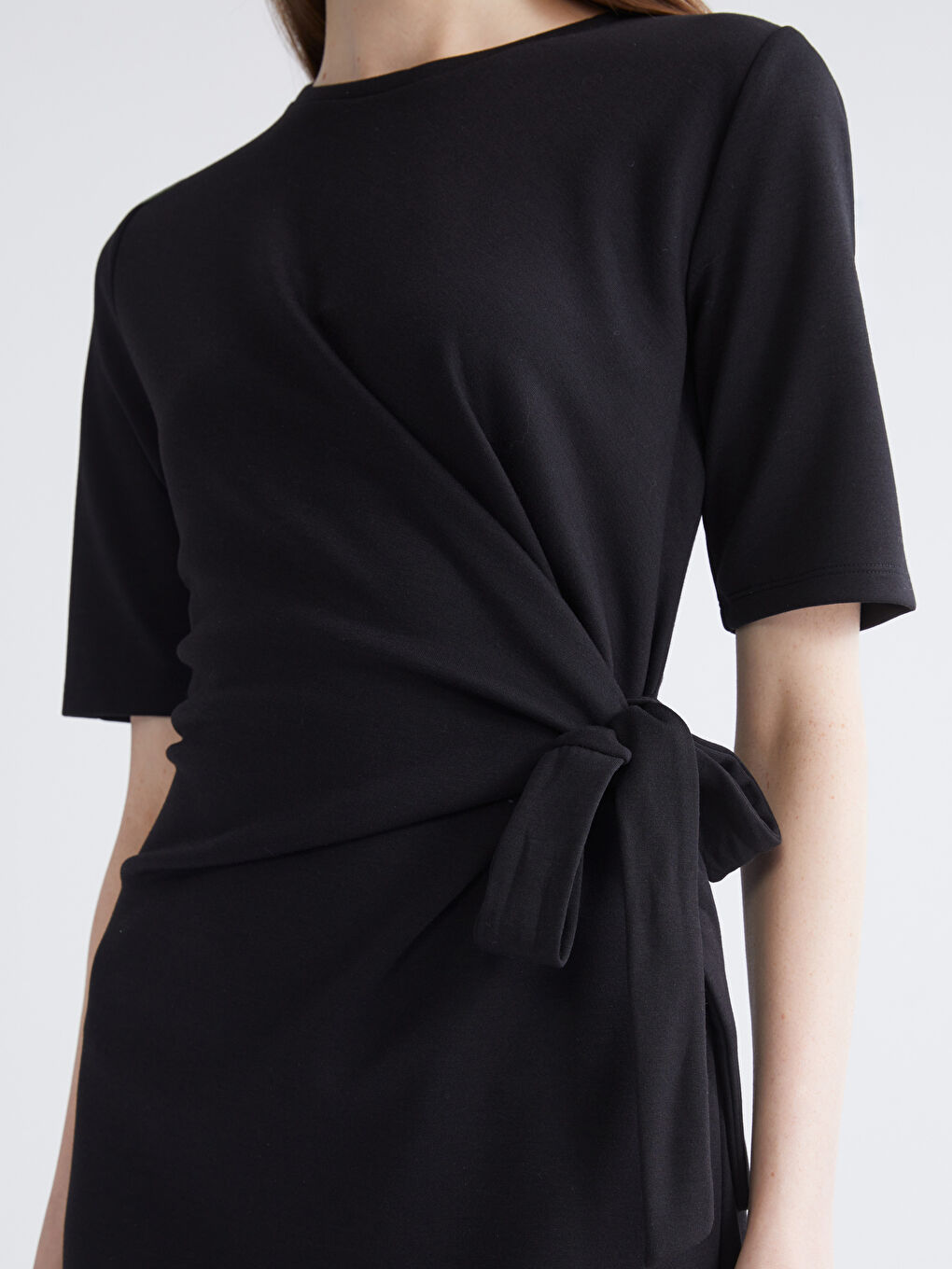 CRNA Haljina Žena-2