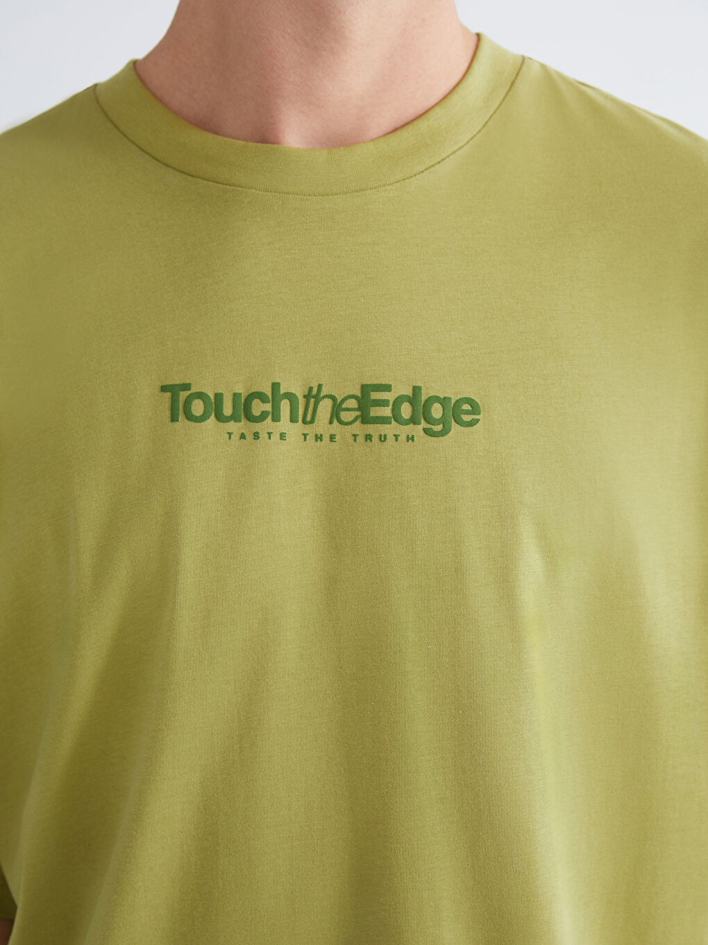 تيشيرت رجالي برقبة دائرية مطبوع من قماش جيرسي-2