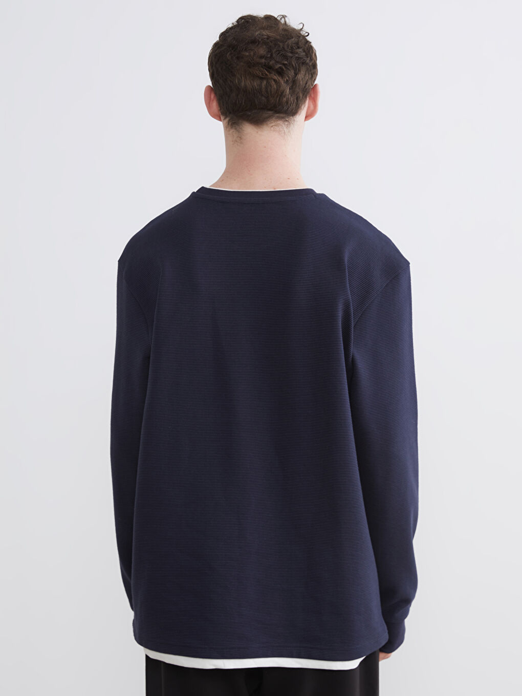 سويت شيرت رجالي برقبة دائرية-3