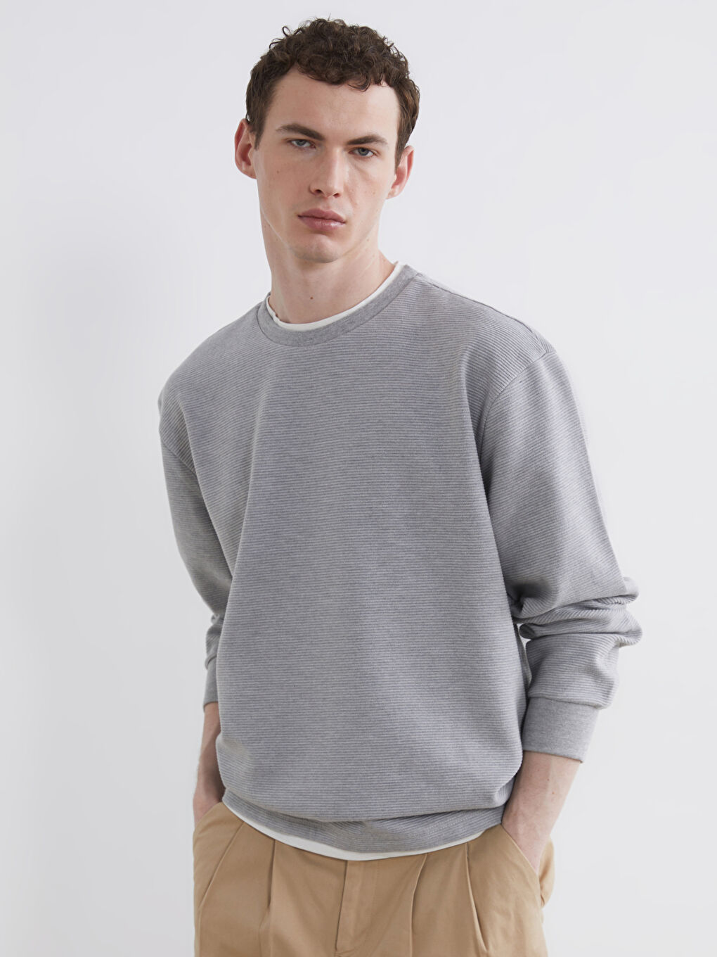 سويتشيرت رجالي برقبة دائرية