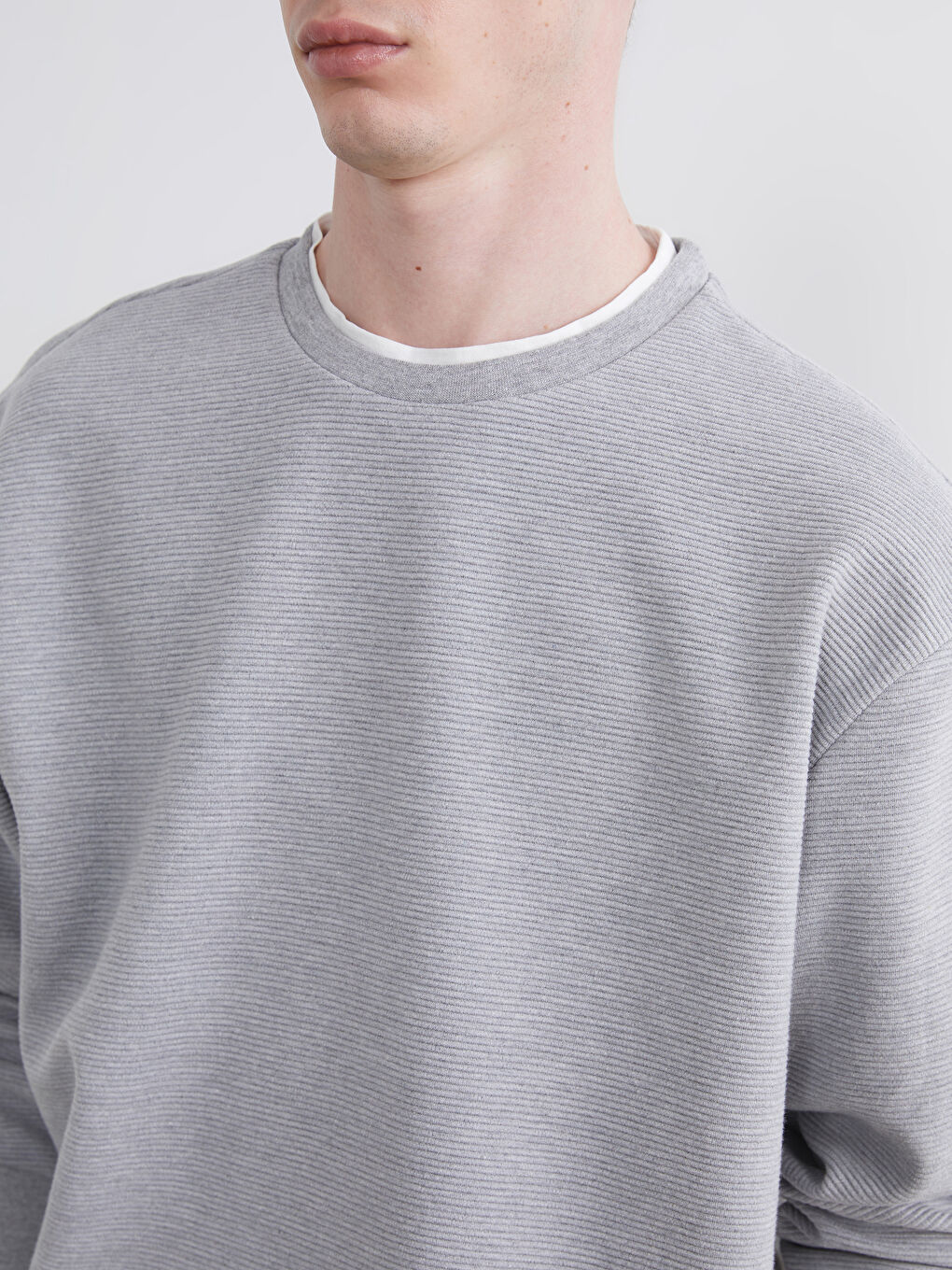 سويتشيرت رجالي برقبة دائرية-2