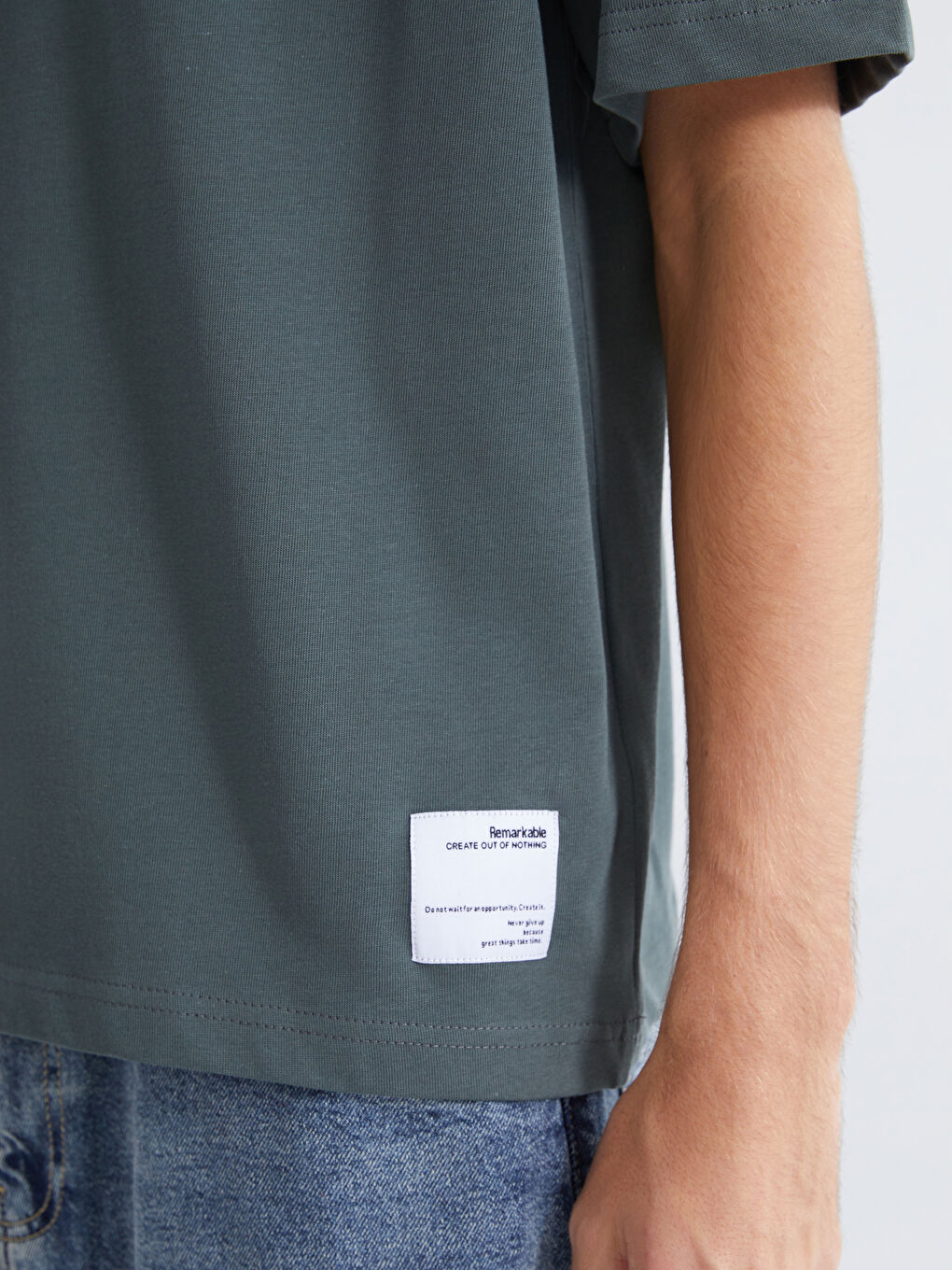 تيشيرت رجالي بياقة دائرية قماش جيرسي-2