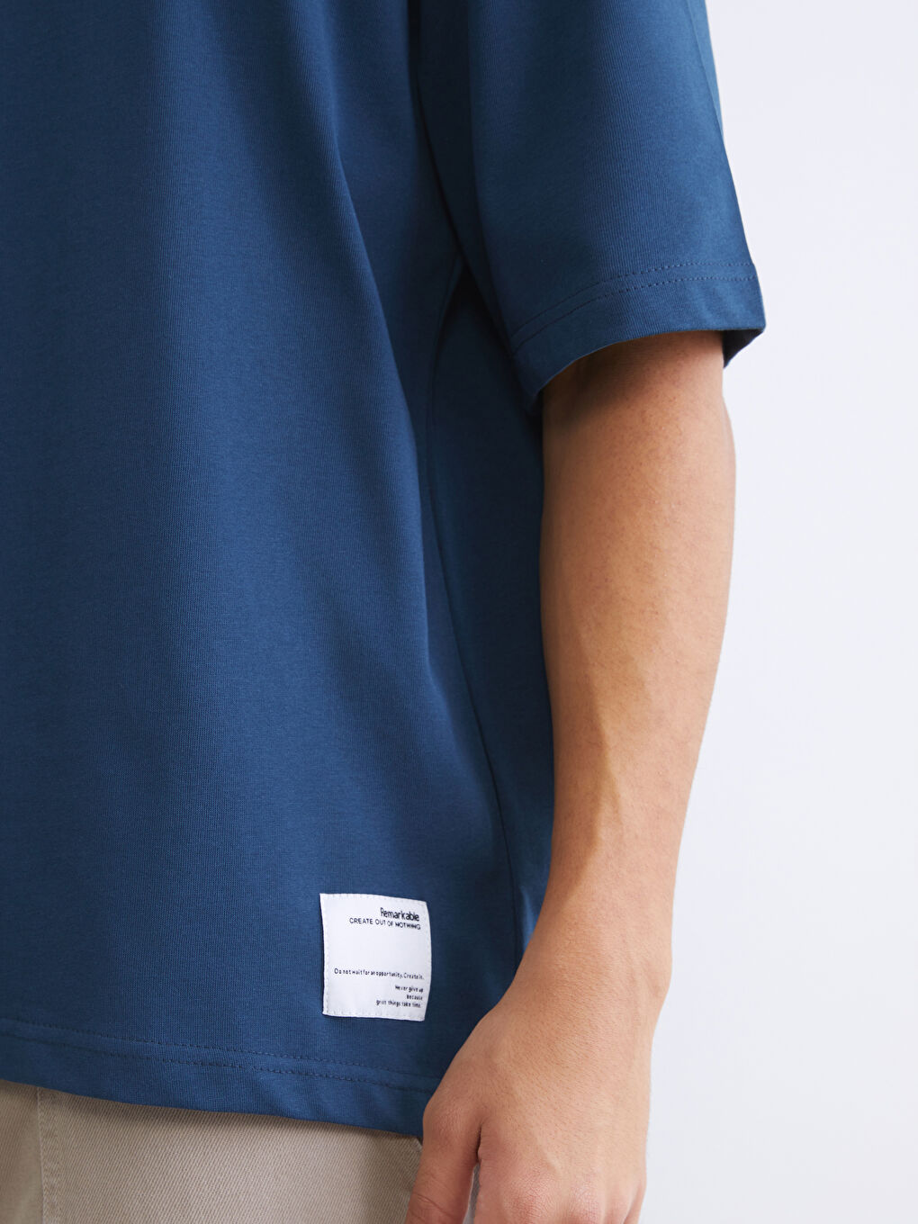 تيشيرت رجالي بياقة دائرية قماش جيرسي-2