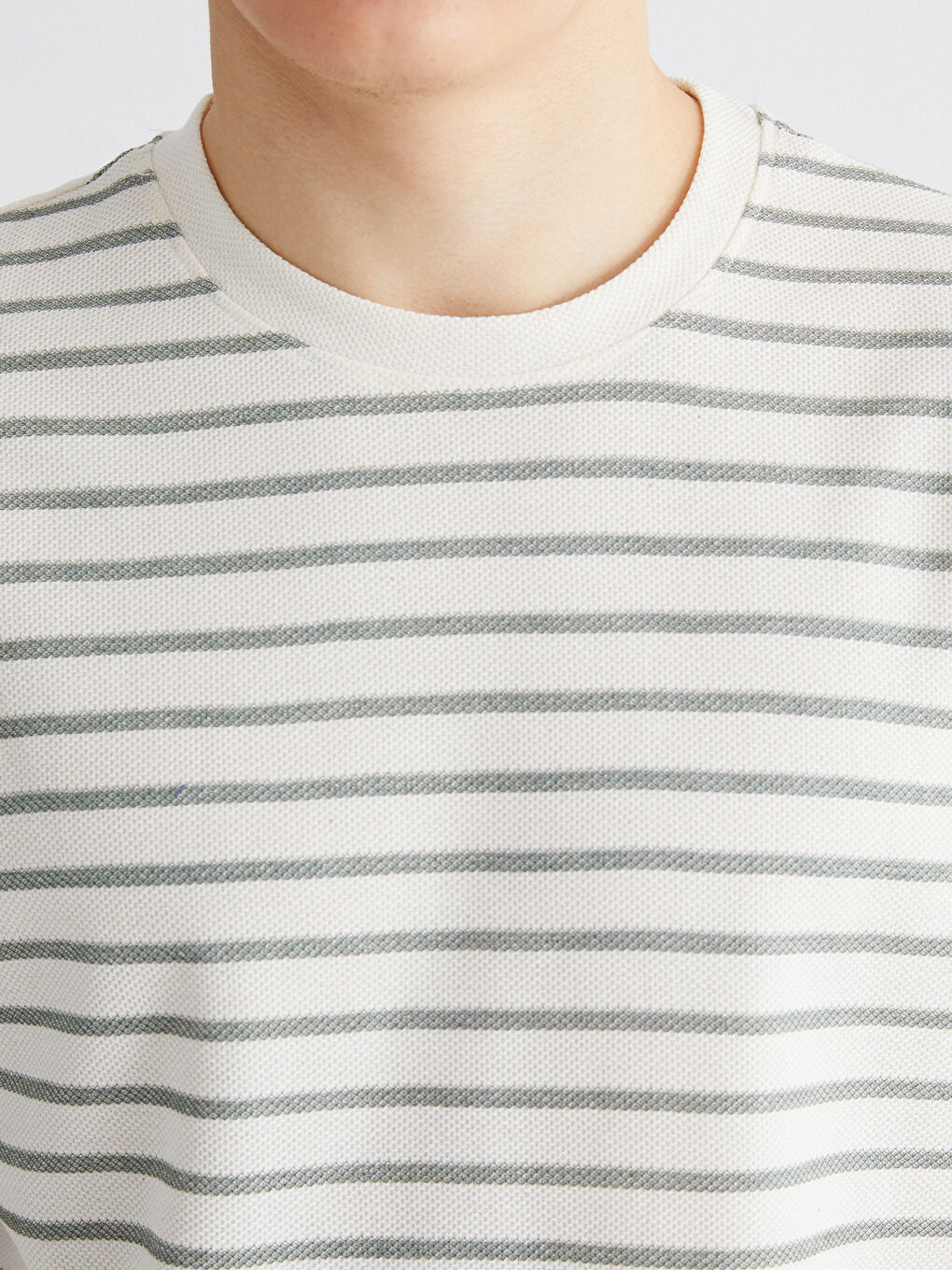 تيشيرت رجالي مخطط بياقة دائرية-2