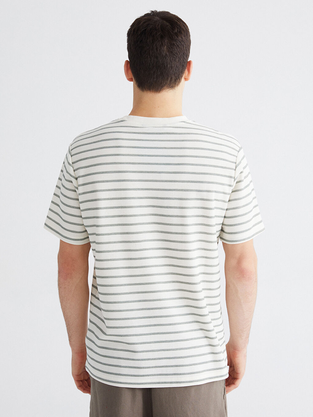 تيشيرت رجالي مخطط بياقة دائرية-3