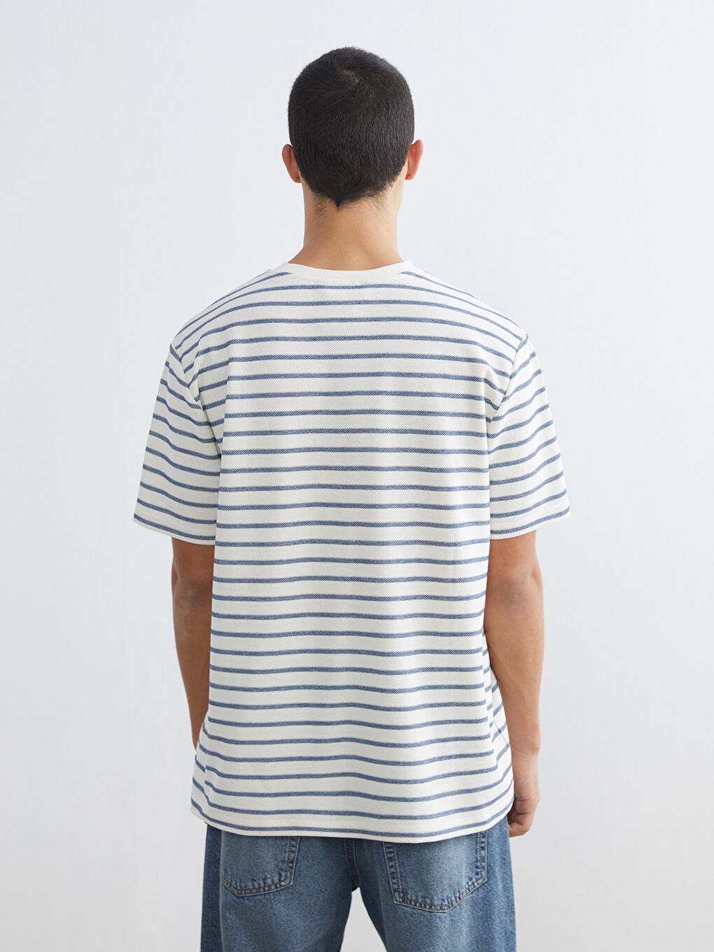 تيشيرت رجالي مخطط بياقة دائرية-3