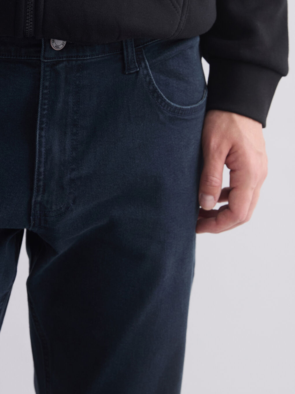 მამაკაცები მუქი ლურჯი ჯინსი-2